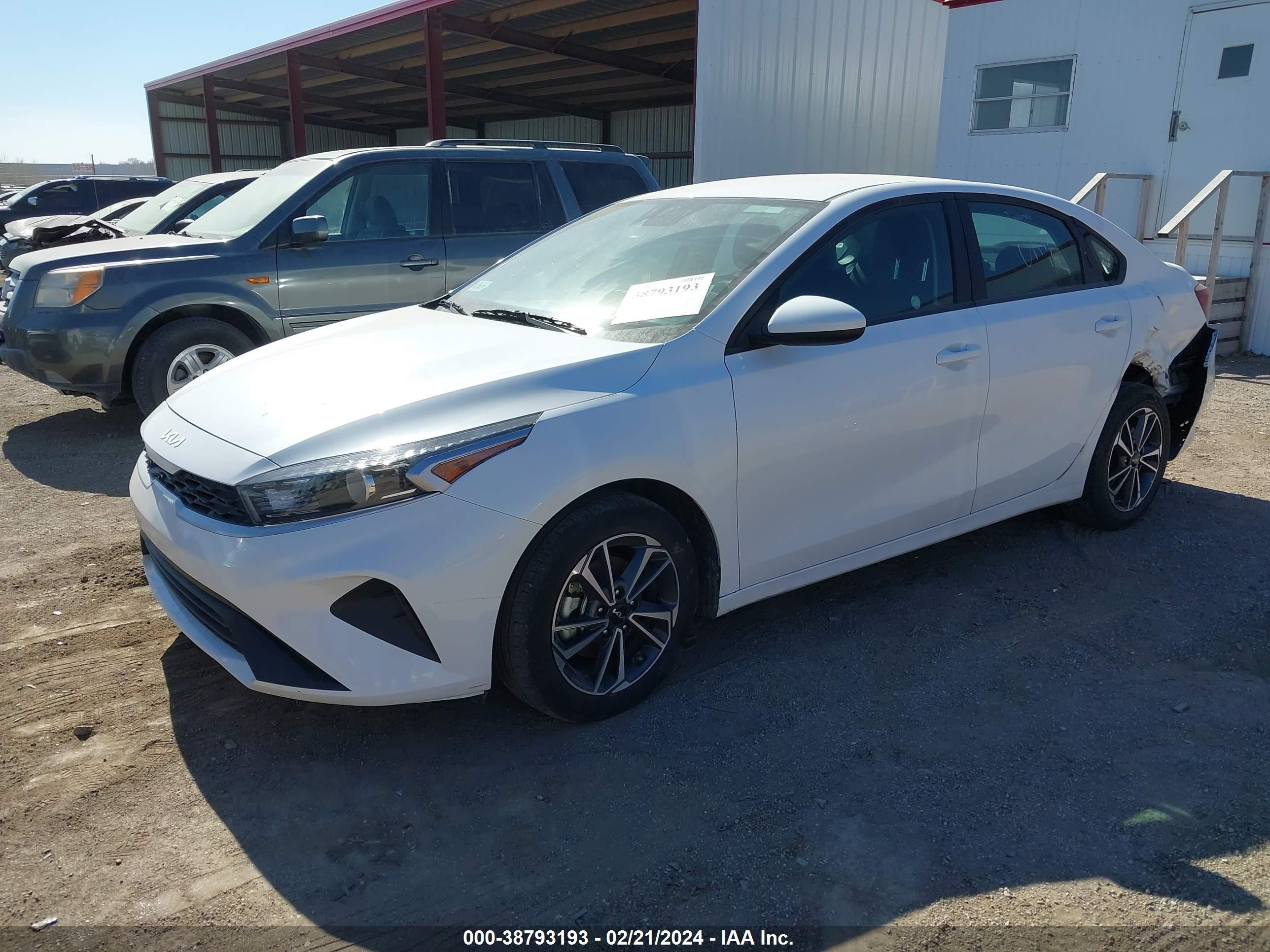 Photo 1 VIN: 3KPF24AD7NE418034 - KIA FORTE 