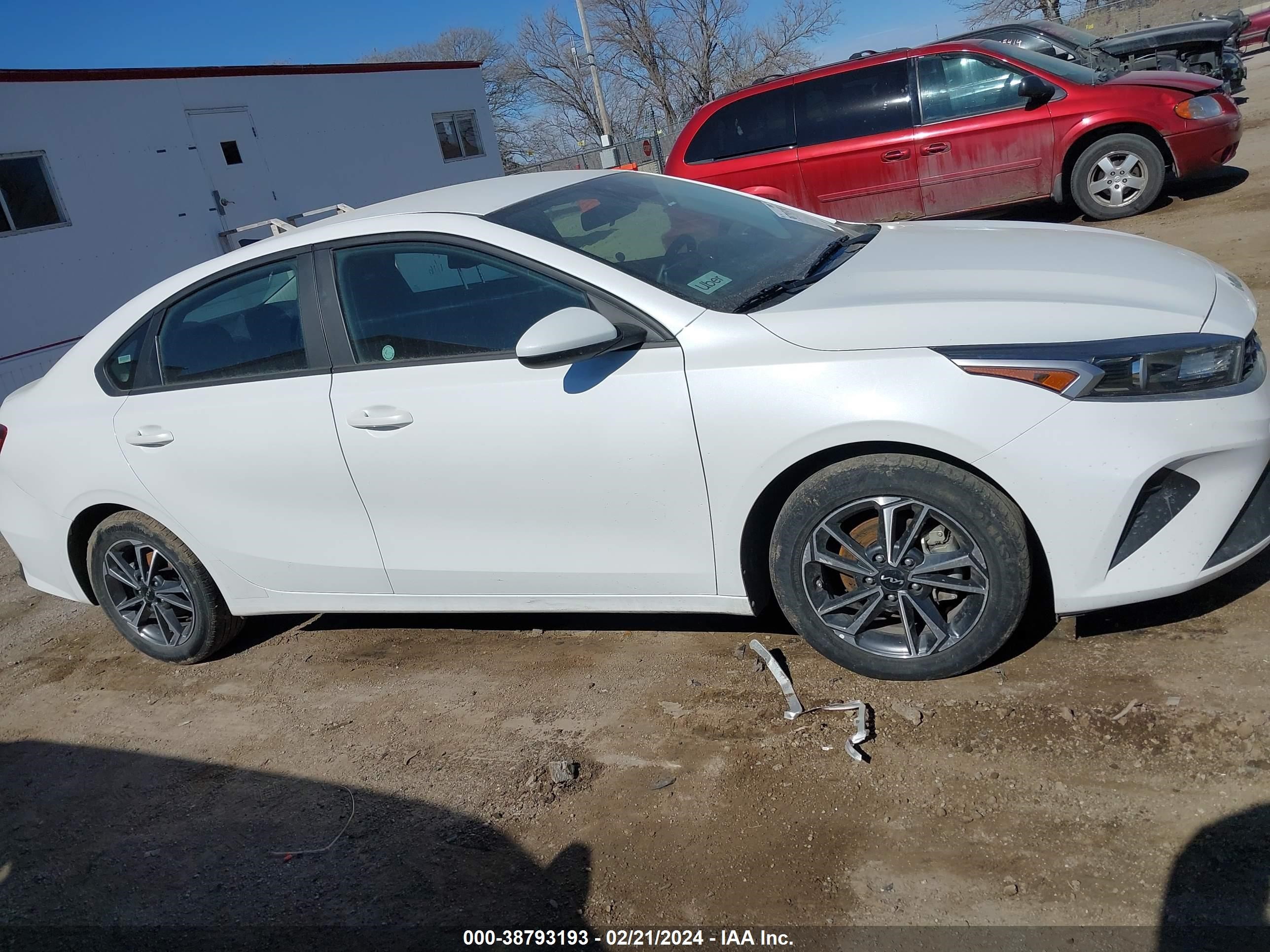 Photo 12 VIN: 3KPF24AD7NE418034 - KIA FORTE 