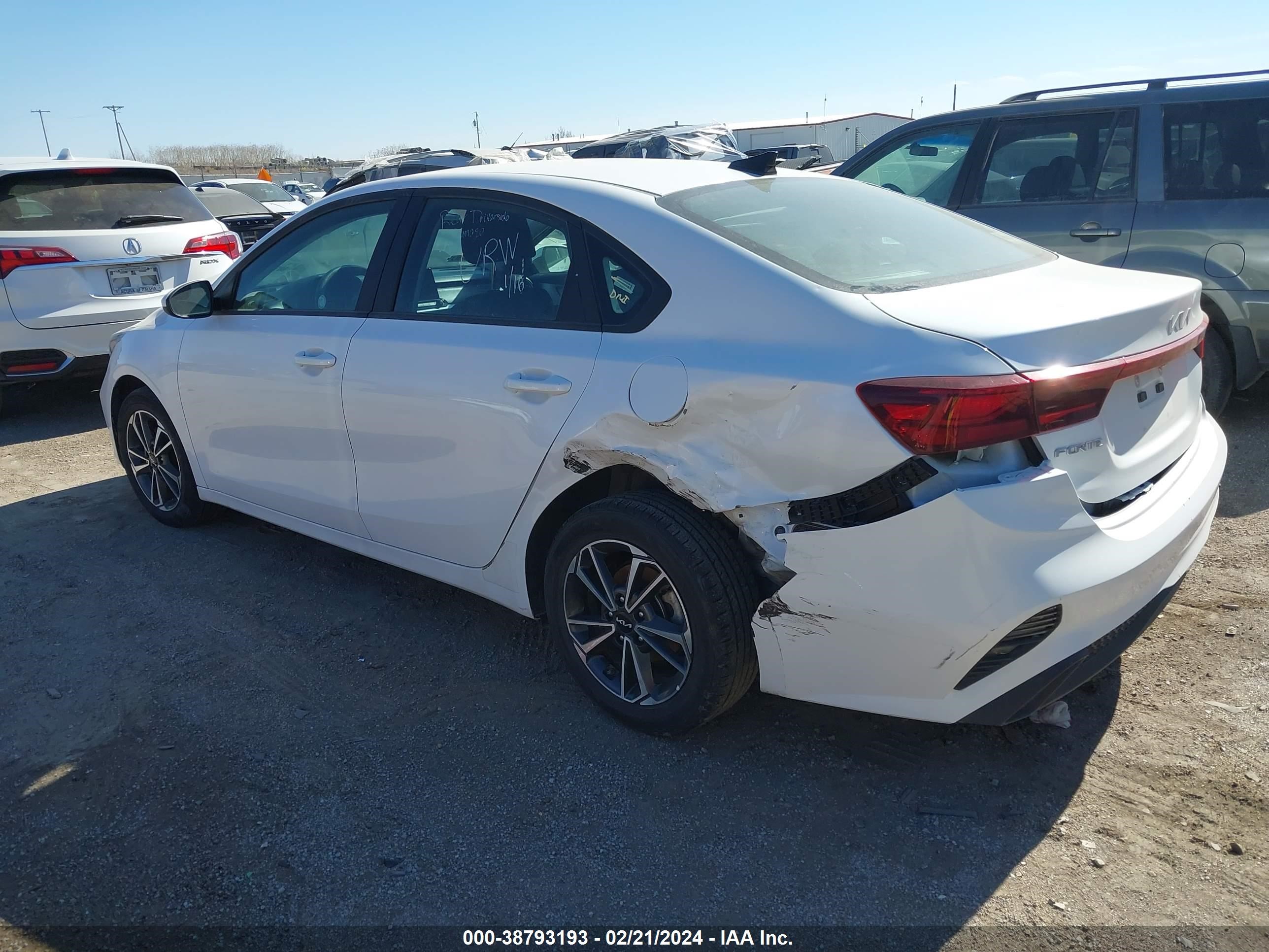 Photo 2 VIN: 3KPF24AD7NE418034 - KIA FORTE 