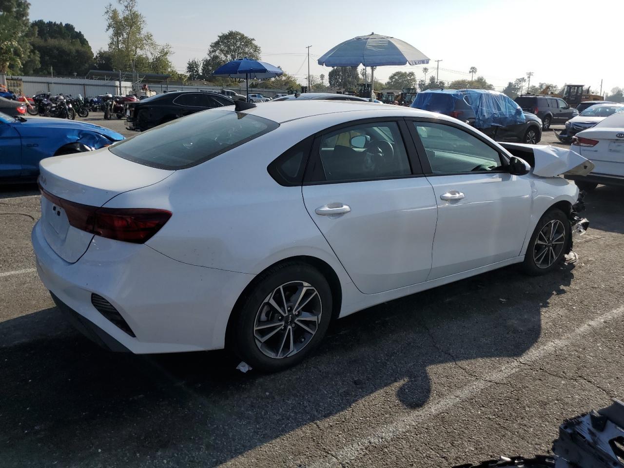 Photo 2 VIN: 3KPF24AD7NE464320 - KIA FORTE 