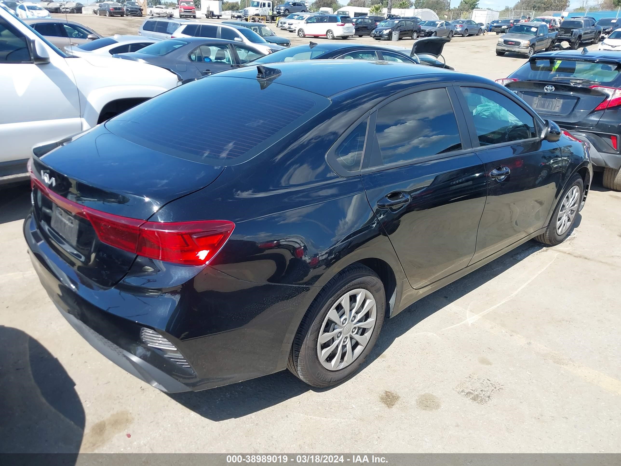 Photo 3 VIN: 3KPF24AD7PE565604 - KIA FORTE 