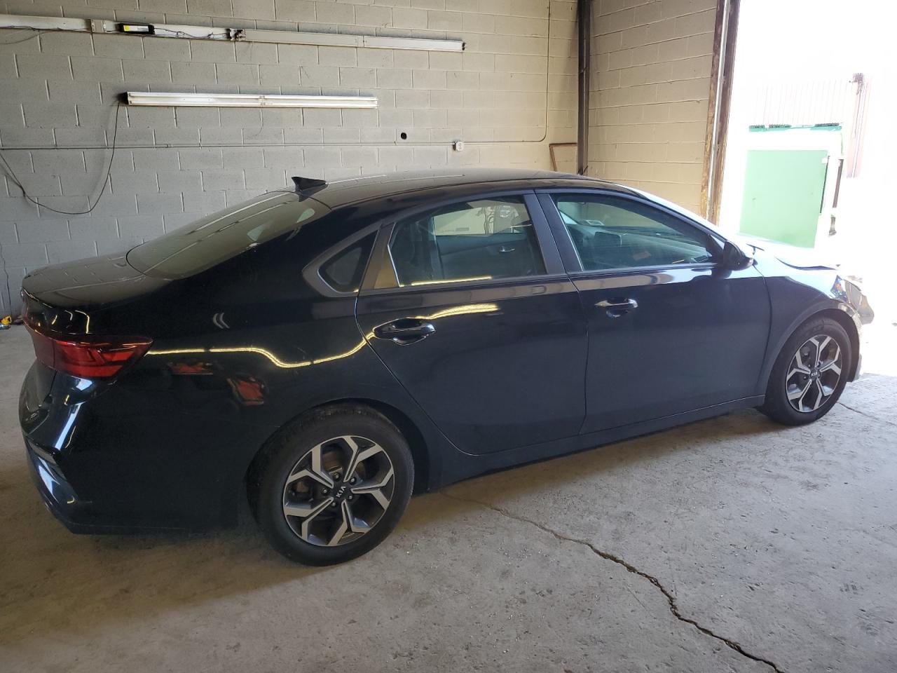 Photo 2 VIN: 3KPF24AD8KE064228 - KIA FORTE 