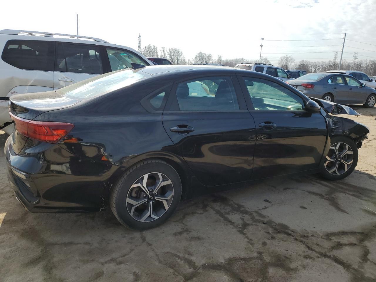 Photo 2 VIN: 3KPF24AD8KE066299 - KIA FORTE 