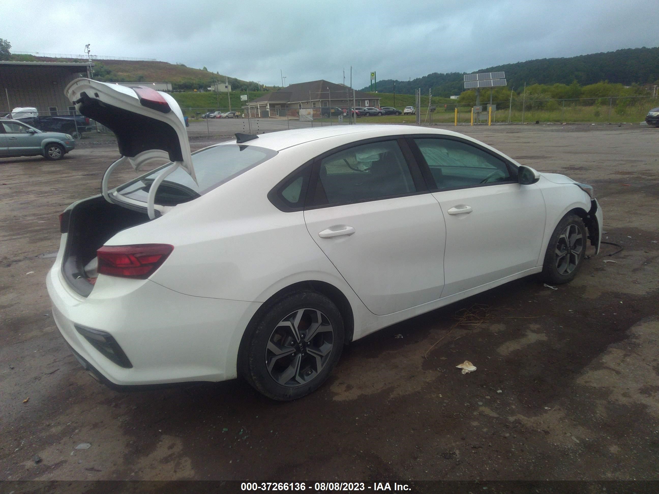 Photo 3 VIN: 3KPF24AD8KE074225 - KIA FORTE 