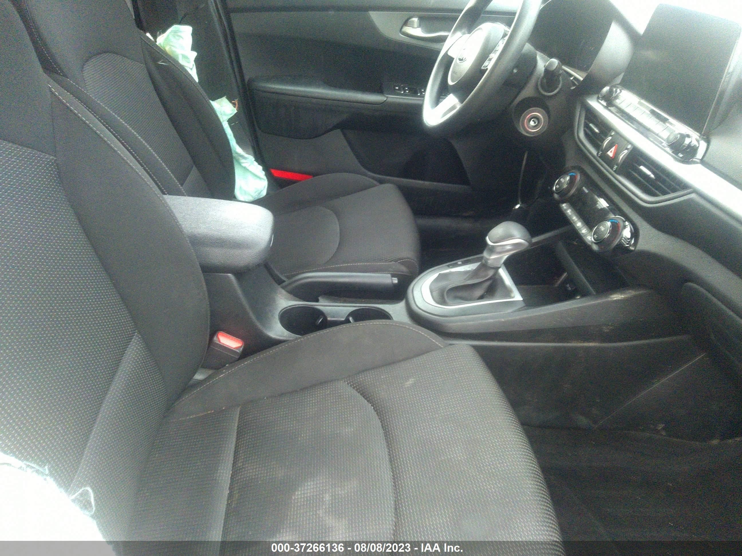 Photo 4 VIN: 3KPF24AD8KE074225 - KIA FORTE 