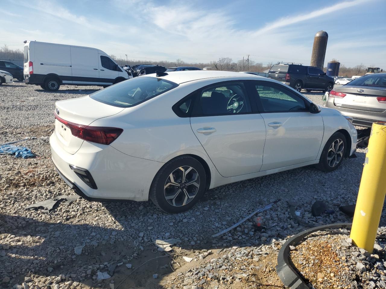 Photo 2 VIN: 3KPF24AD8KE078243 - KIA FORTE 