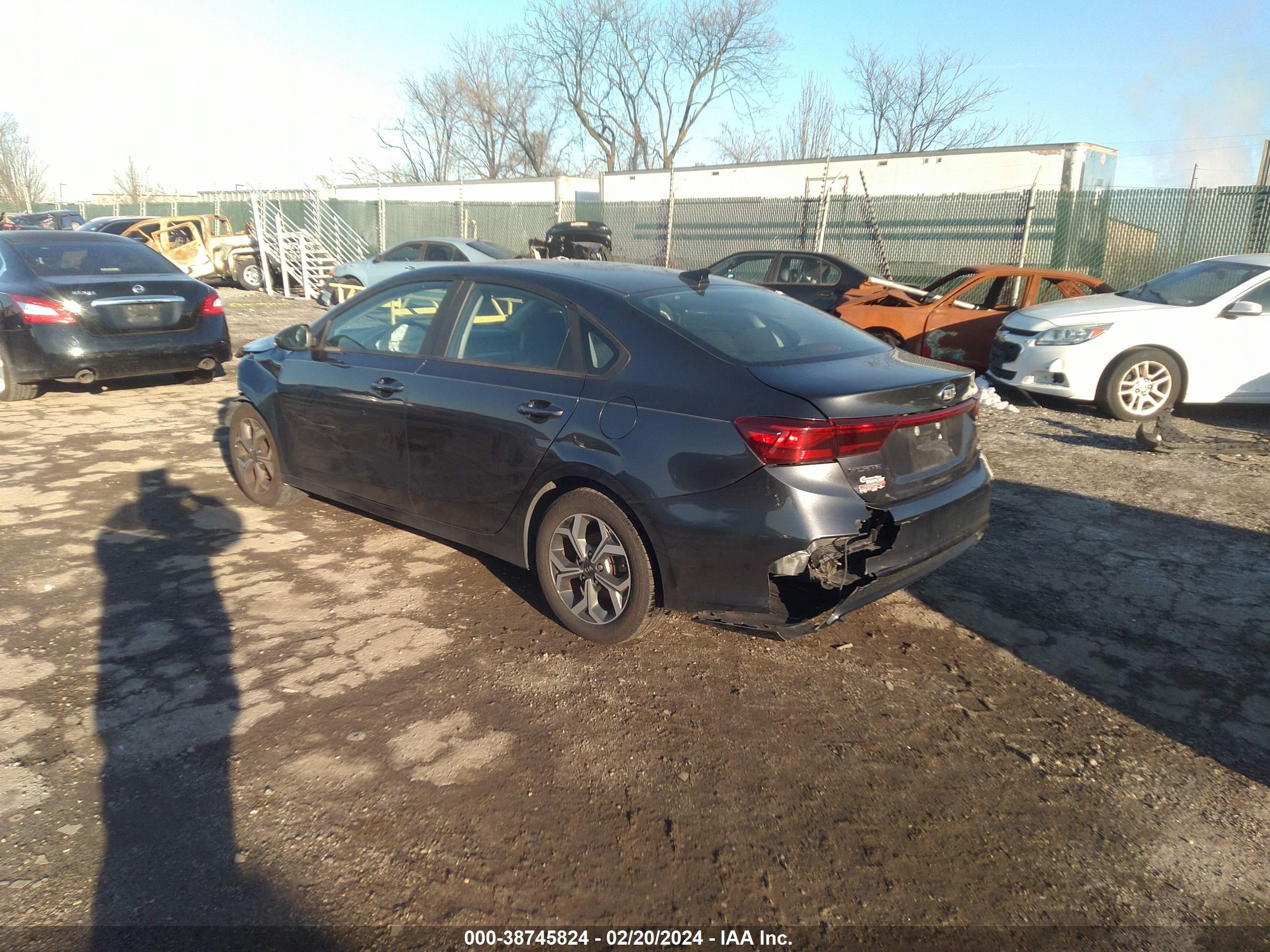 Photo 2 VIN: 3KPF24AD8KE107076 - KIA FORTE 