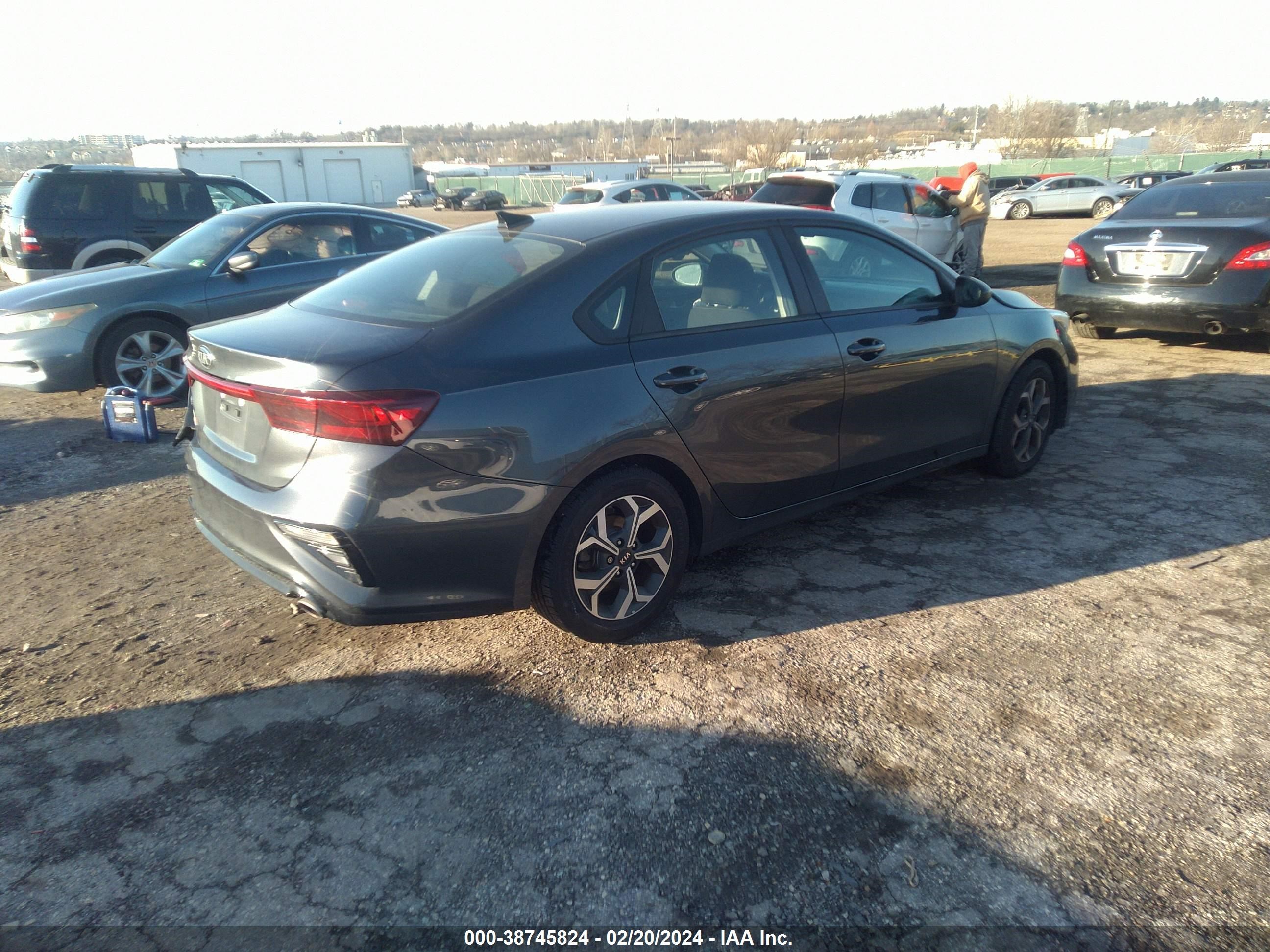 Photo 3 VIN: 3KPF24AD8KE107076 - KIA FORTE 