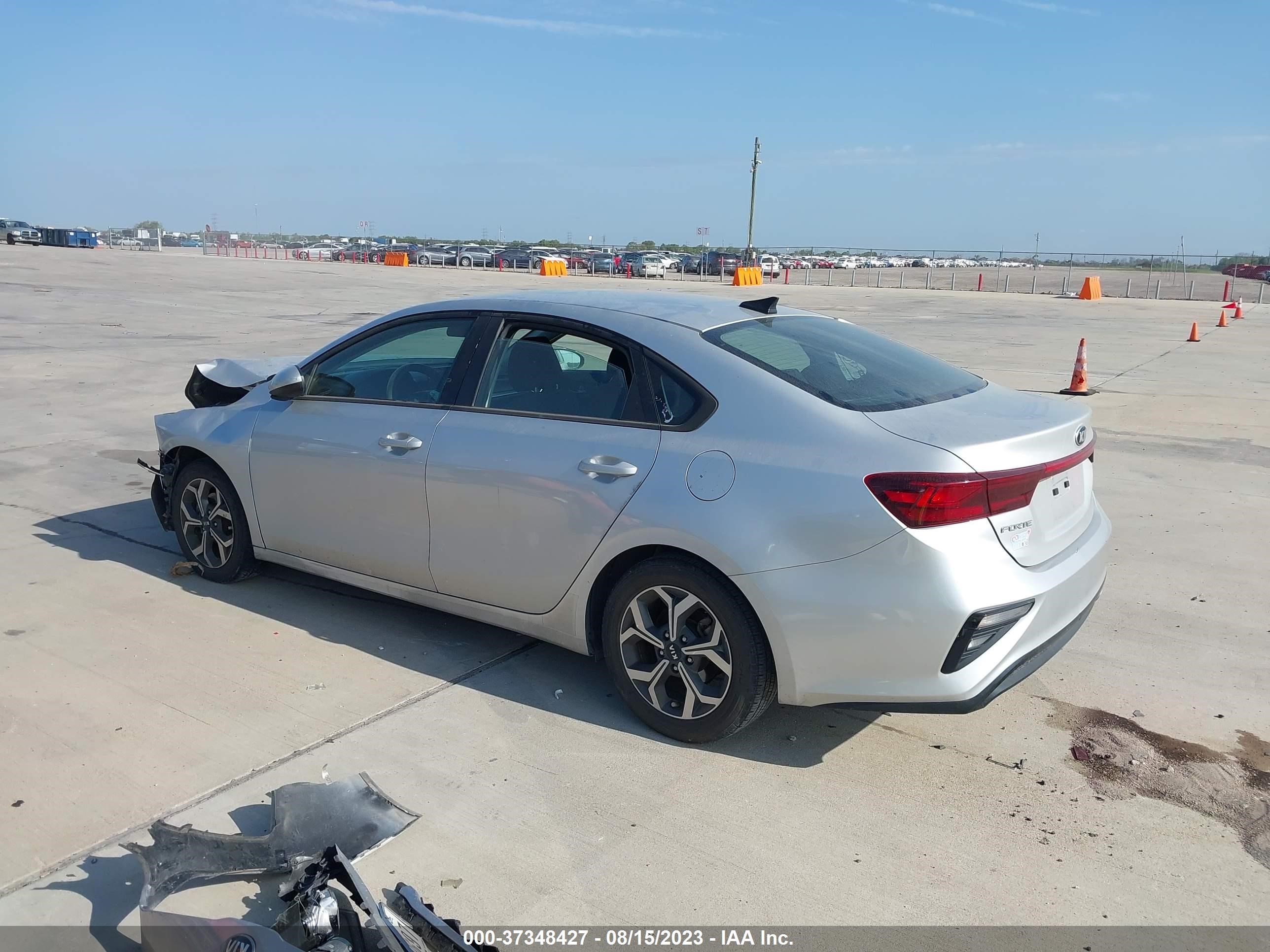 Photo 2 VIN: 3KPF24AD8LE143173 - KIA FORTE 