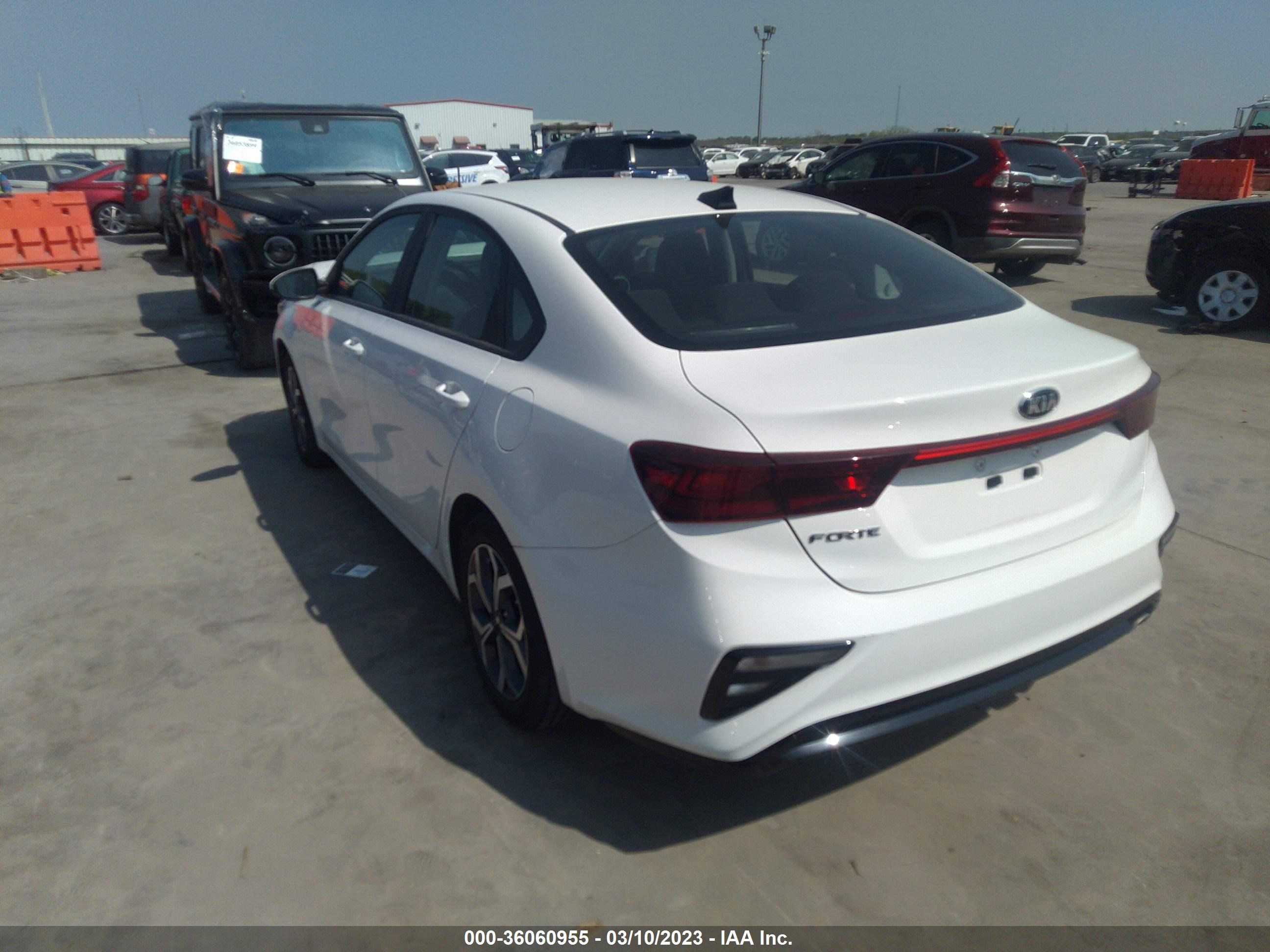 Photo 2 VIN: 3KPF24AD8ME375094 - KIA FORTE 