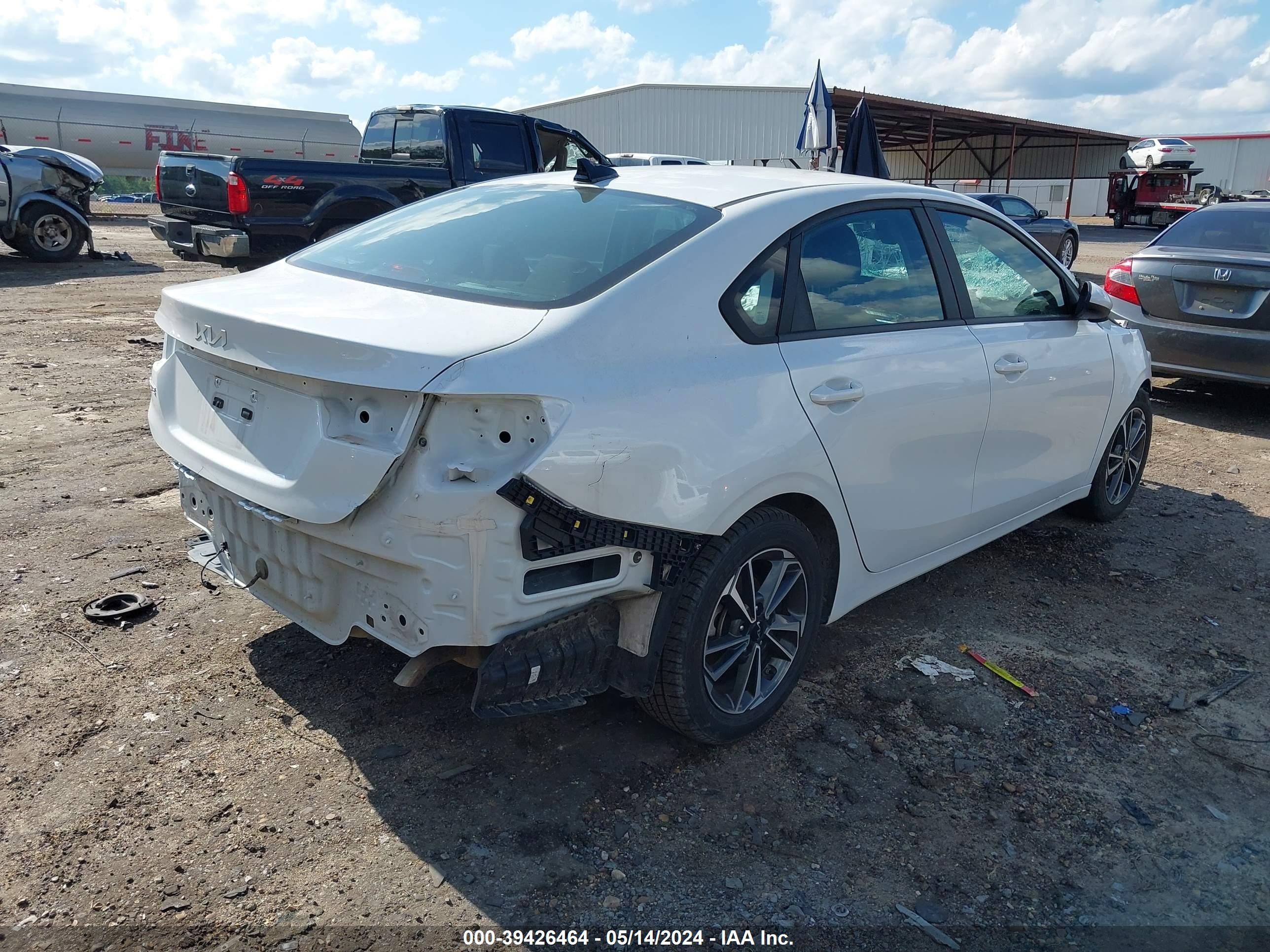 Photo 3 VIN: 3KPF24AD8NE417796 - KIA FORTE 