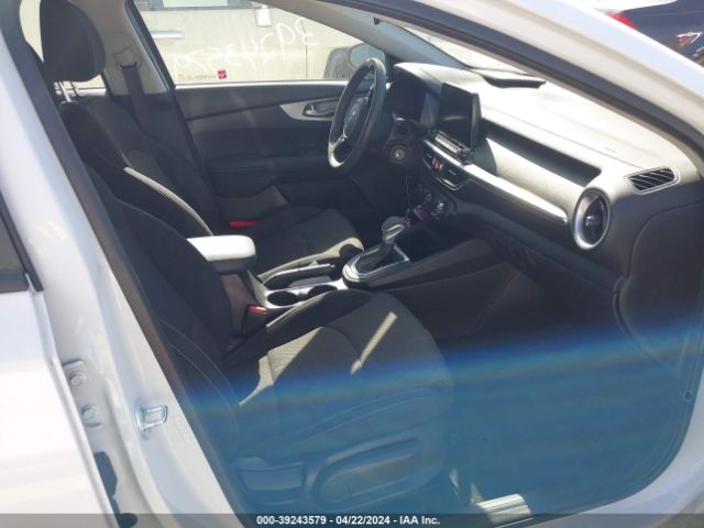 Photo 4 VIN: 3KPF24AD8NE466187 - KIA FORTE 