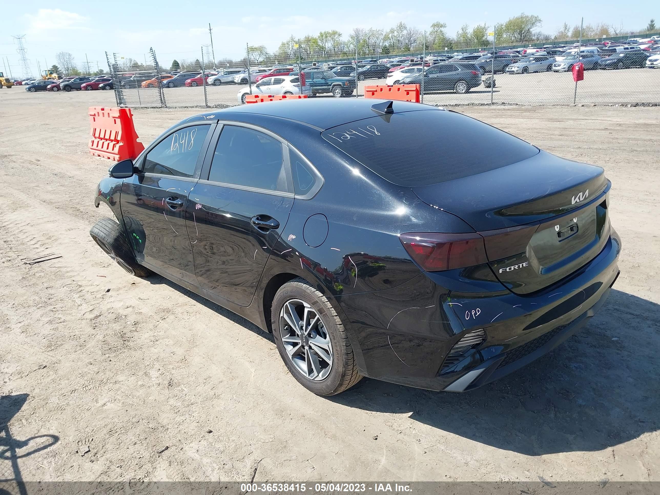 Photo 2 VIN: 3KPF24AD8NE468585 - KIA FORTE 