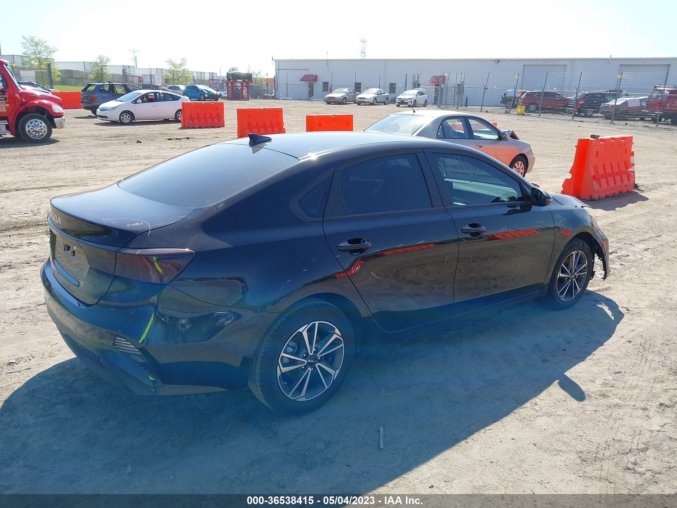 Photo 3 VIN: 3KPF24AD8NE468585 - KIA FORTE 