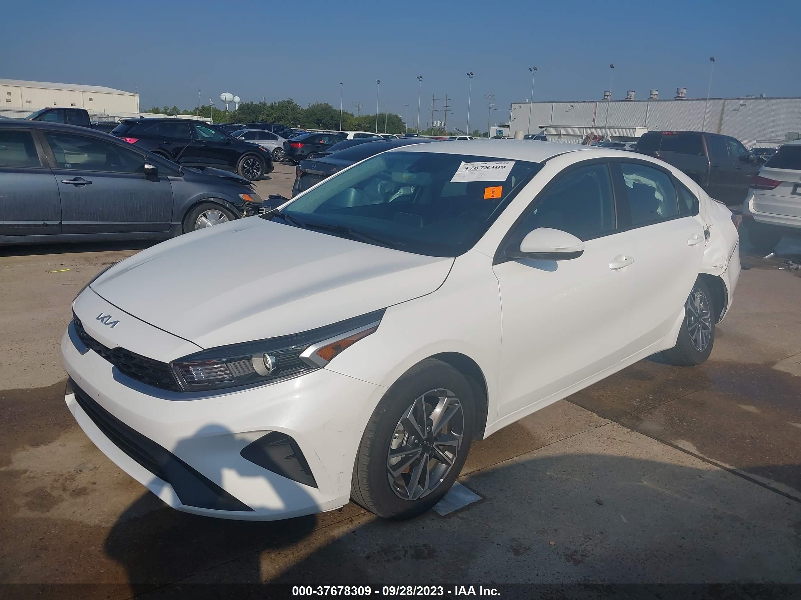 Photo 1 VIN: 3KPF24AD8NE479649 - KIA FORTE 