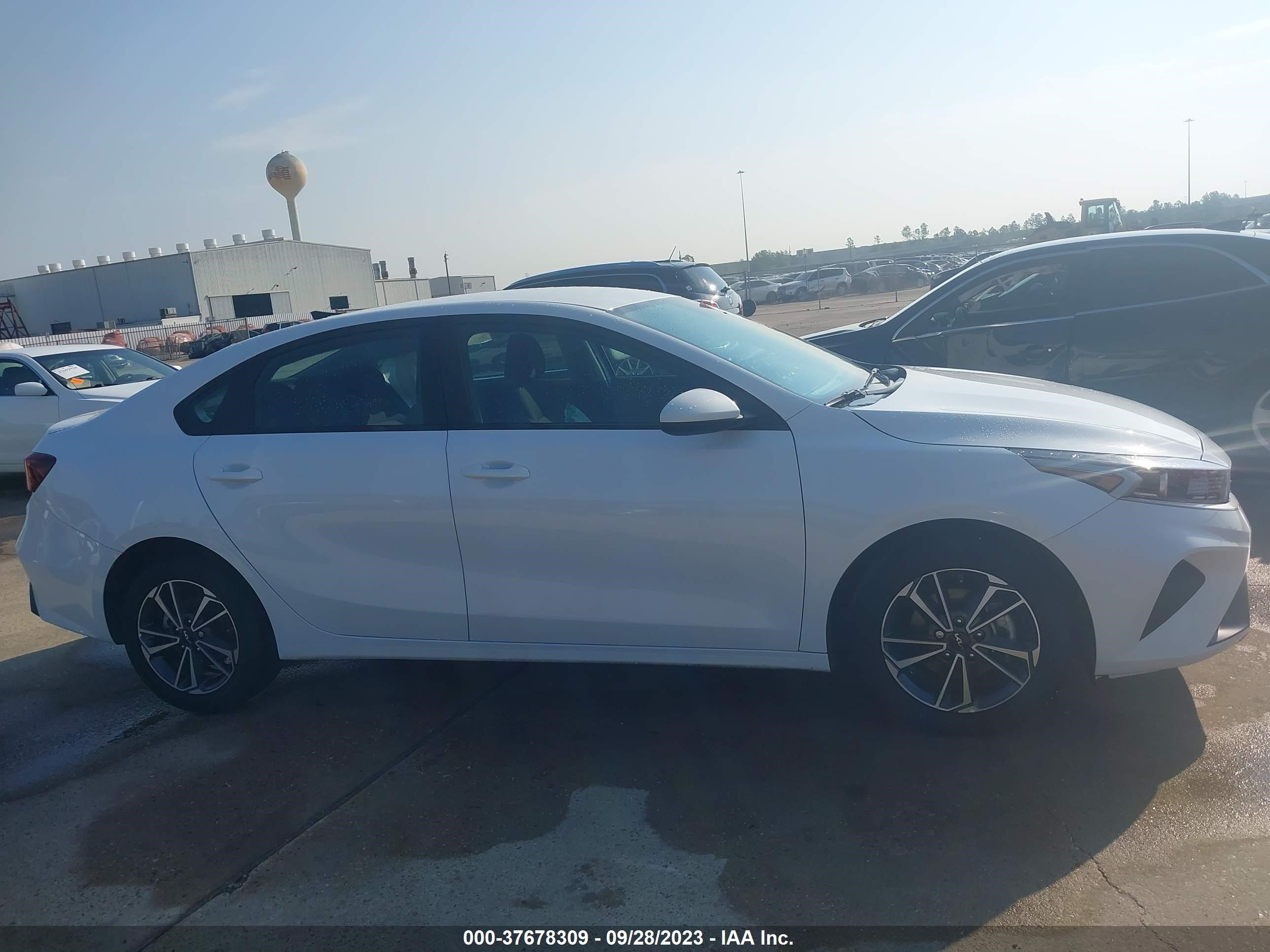 Photo 12 VIN: 3KPF24AD8NE479649 - KIA FORTE 