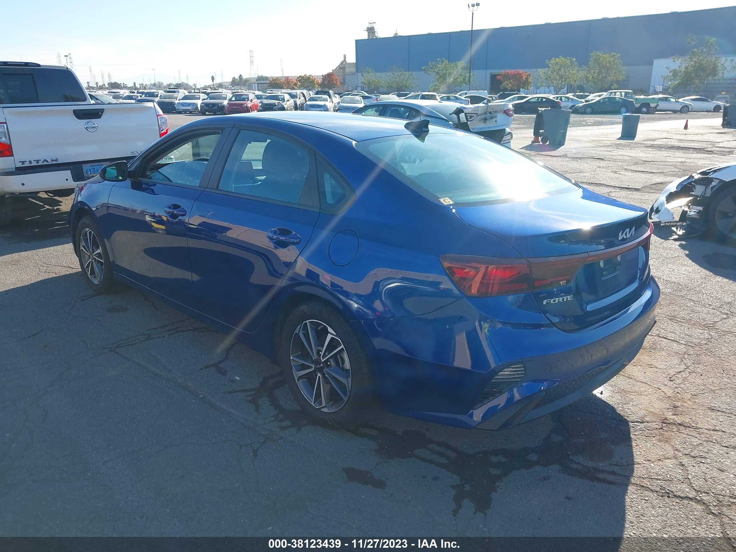 Photo 2 VIN: 3KPF24AD8NE497388 - KIA FORTE 