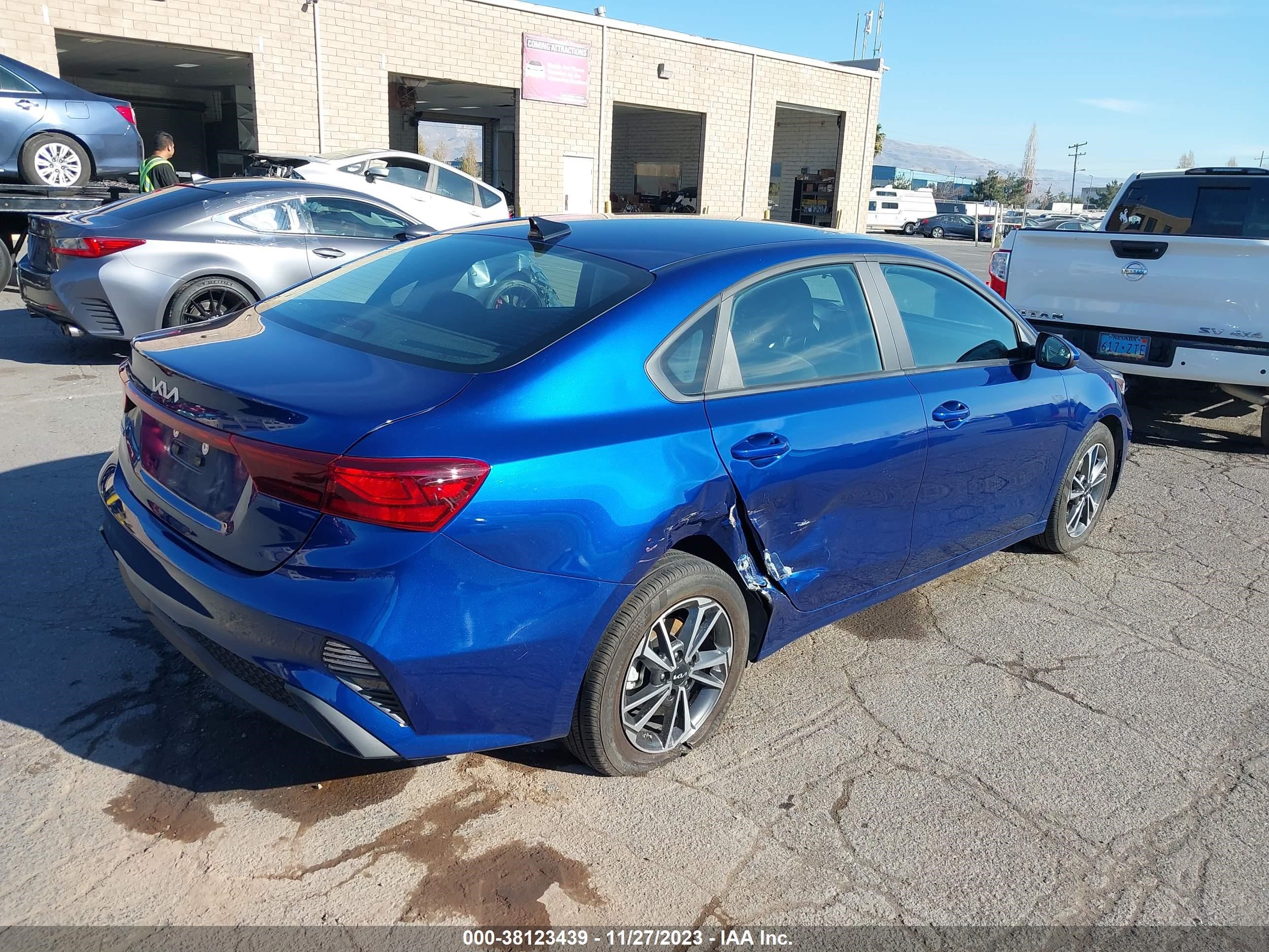 Photo 3 VIN: 3KPF24AD8NE497388 - KIA FORTE 