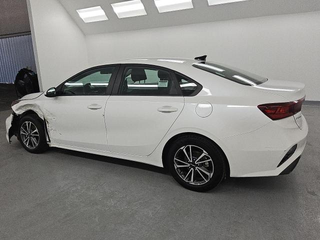 Photo 1 VIN: 3KPF24AD8PE530571 - KIA FORTE LX 