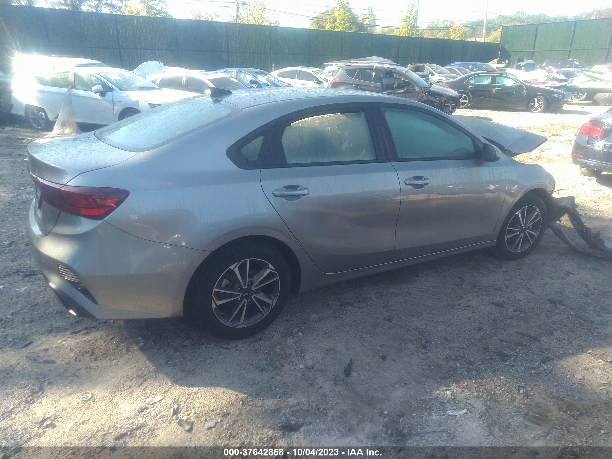 Photo 11 VIN: 3KPF24AD8PE568138 - KIA FORTE 