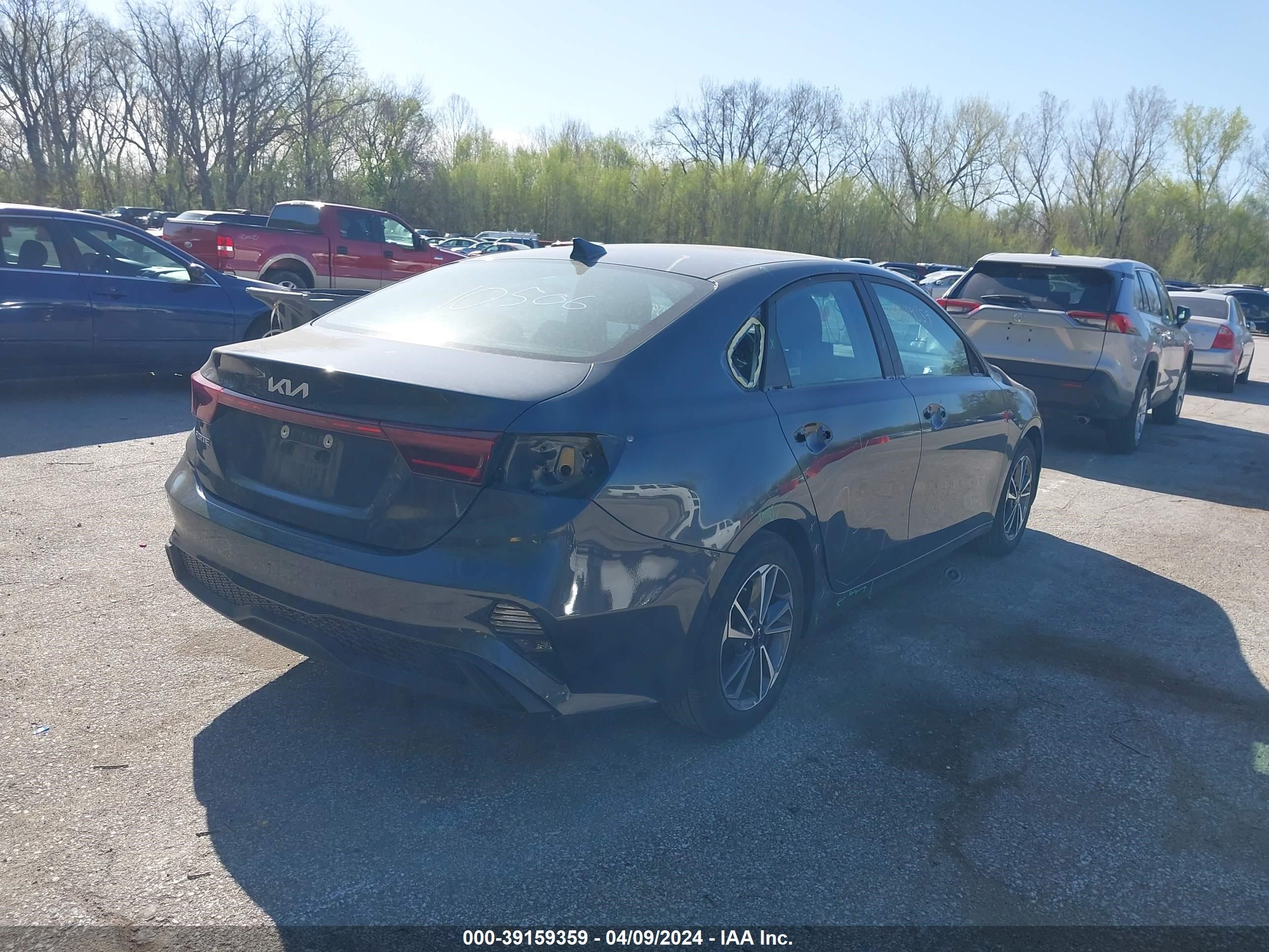 Photo 3 VIN: 3KPF24AD8PE577860 - KIA FORTE 