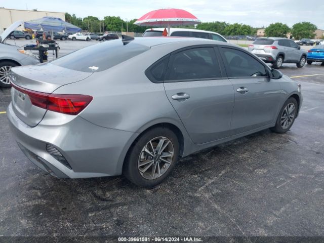 Photo 3 VIN: 3KPF24AD8PE581889 - KIA FORTE 