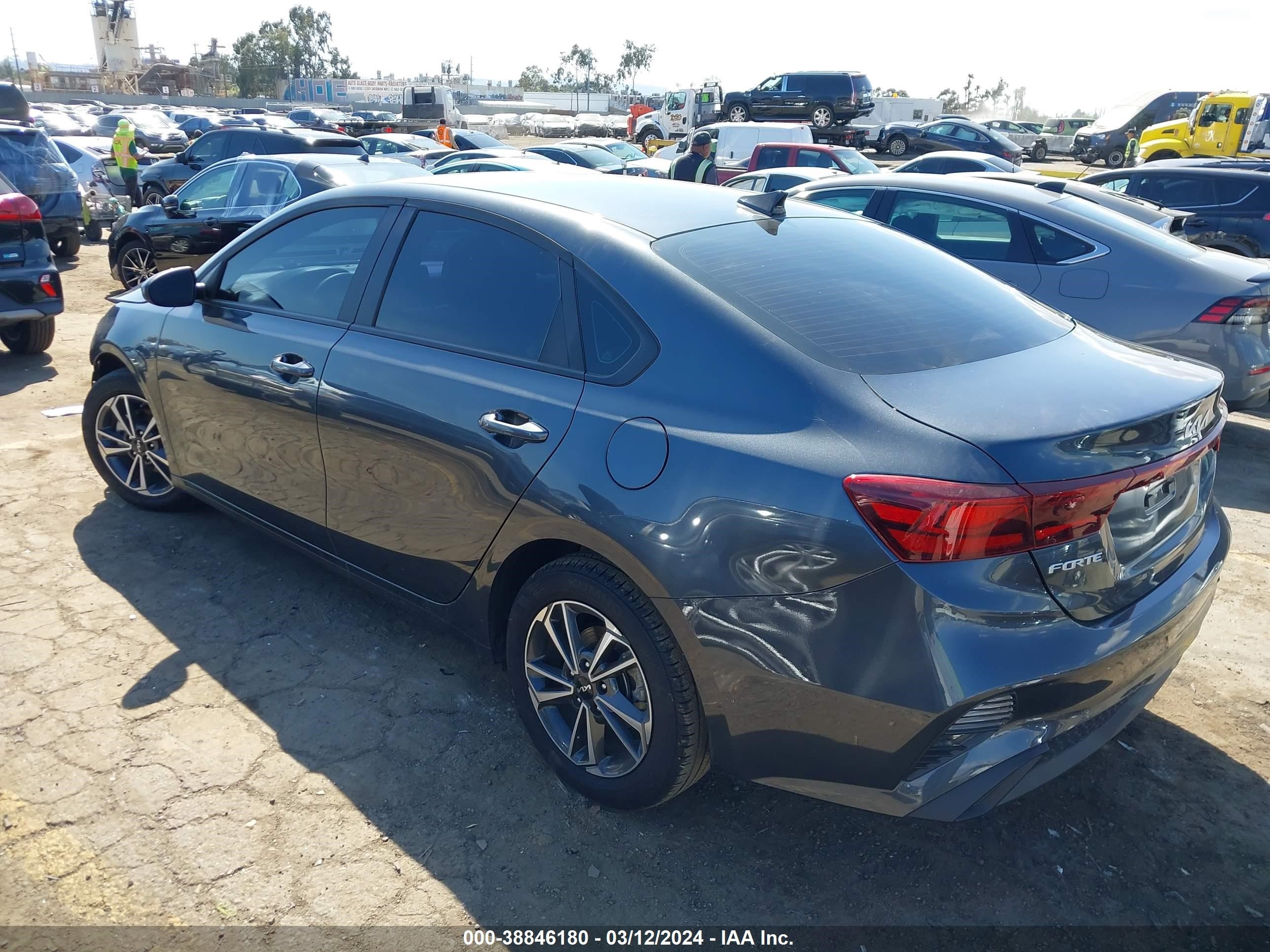 Photo 2 VIN: 3KPF24AD8PE648779 - KIA FORTE 