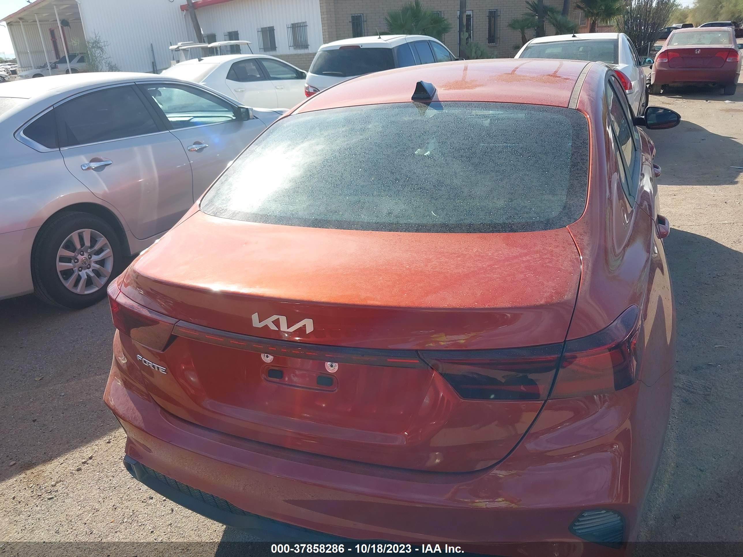 Photo 15 VIN: 3KPF24AD8PE680065 - KIA FORTE 