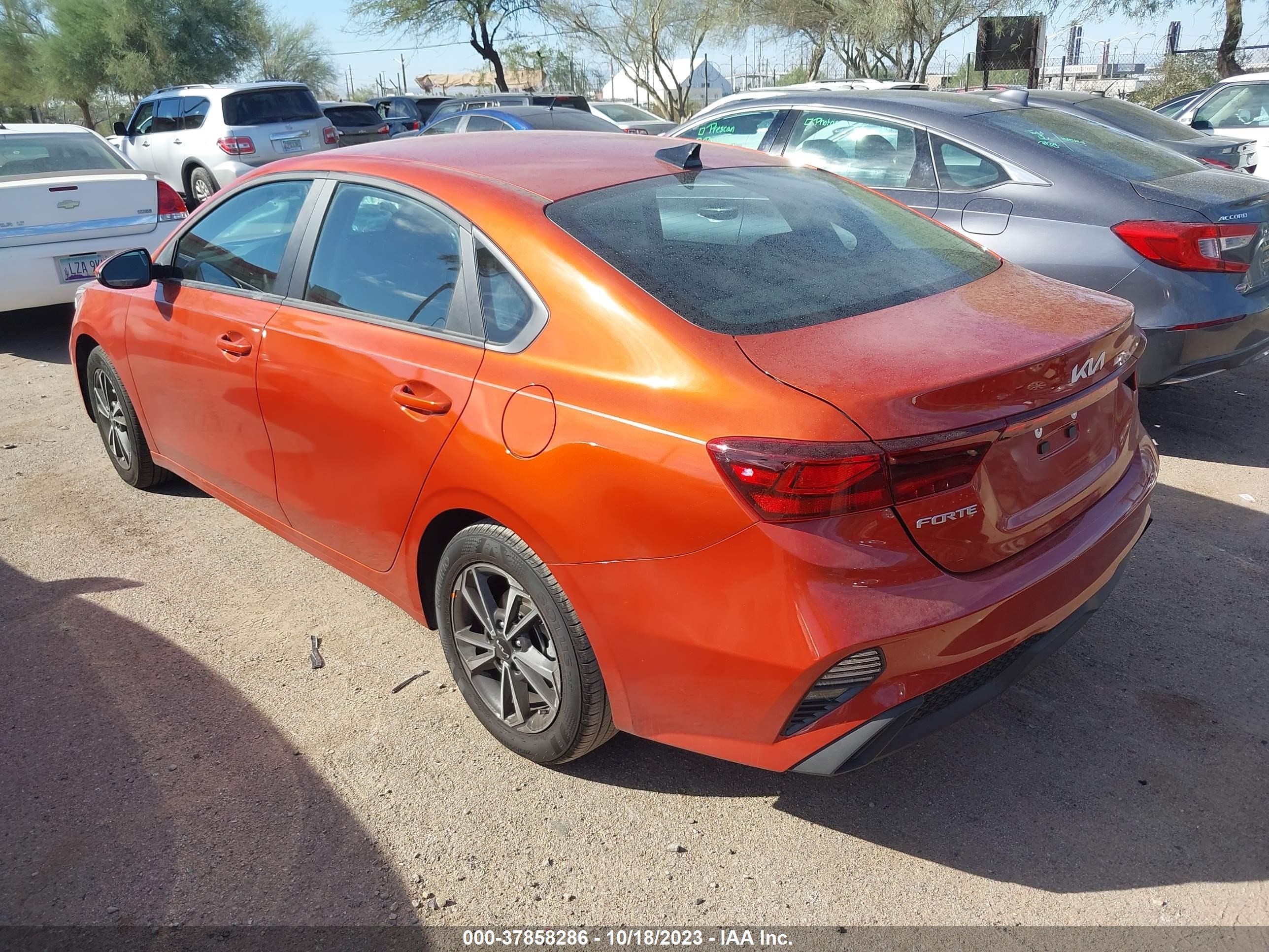 Photo 2 VIN: 3KPF24AD8PE680065 - KIA FORTE 