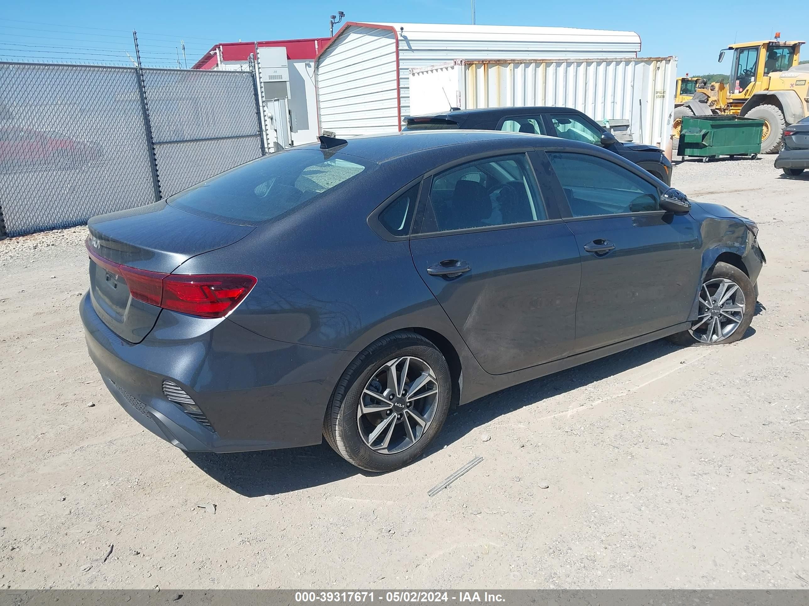 Photo 3 VIN: 3KPF24AD8PE694192 - KIA FORTE 