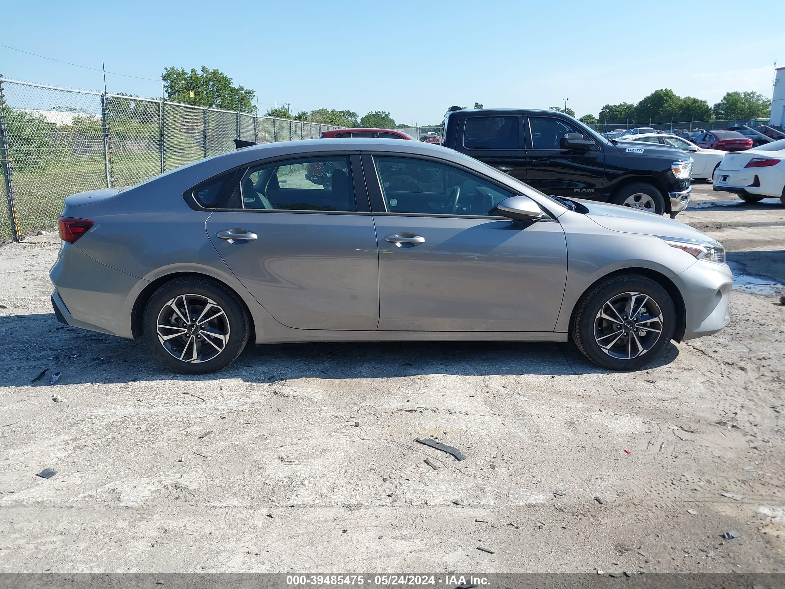 Photo 12 VIN: 3KPF24AD8RE728098 - KIA FORTE 