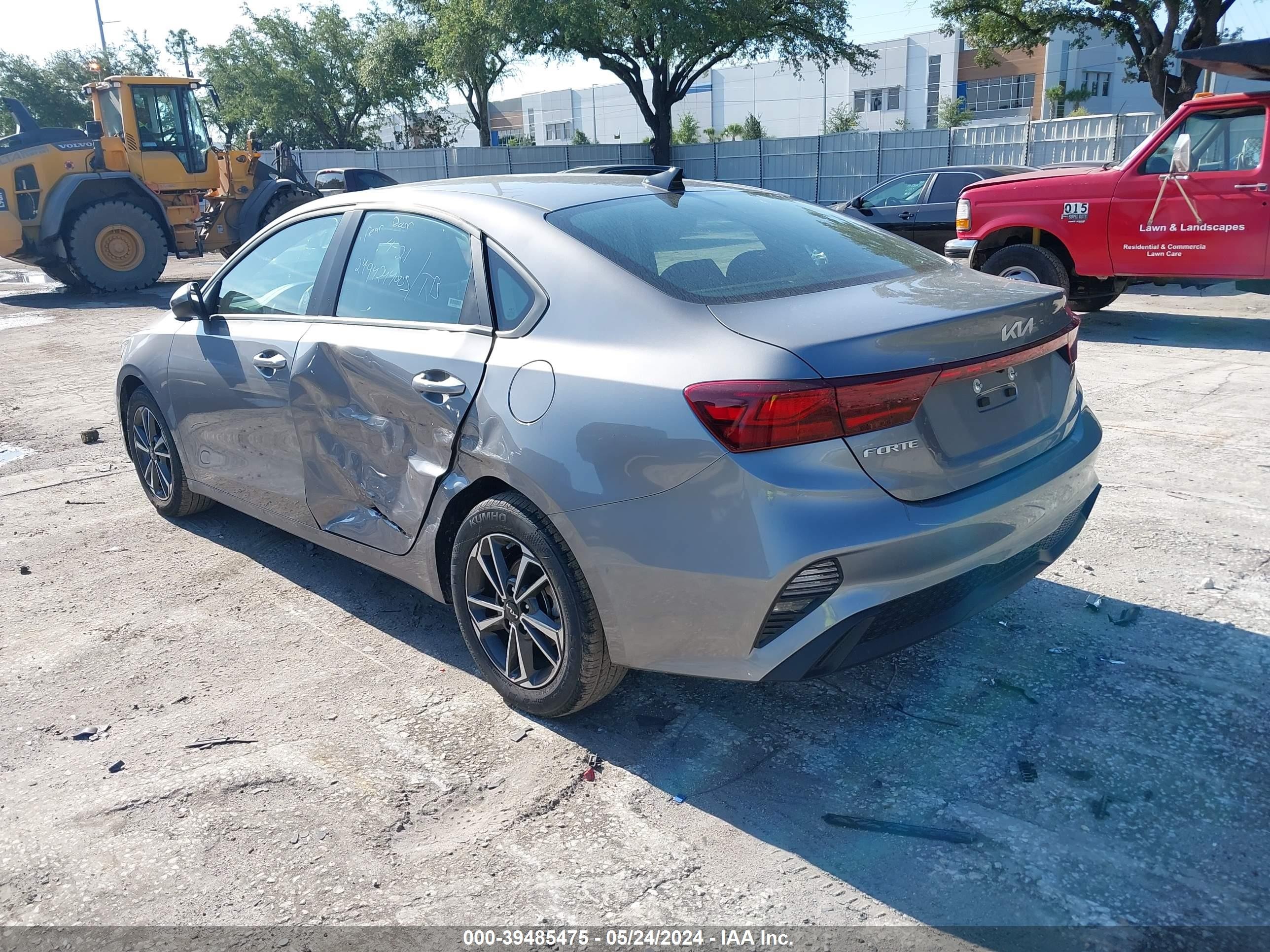 Photo 2 VIN: 3KPF24AD8RE728098 - KIA FORTE 