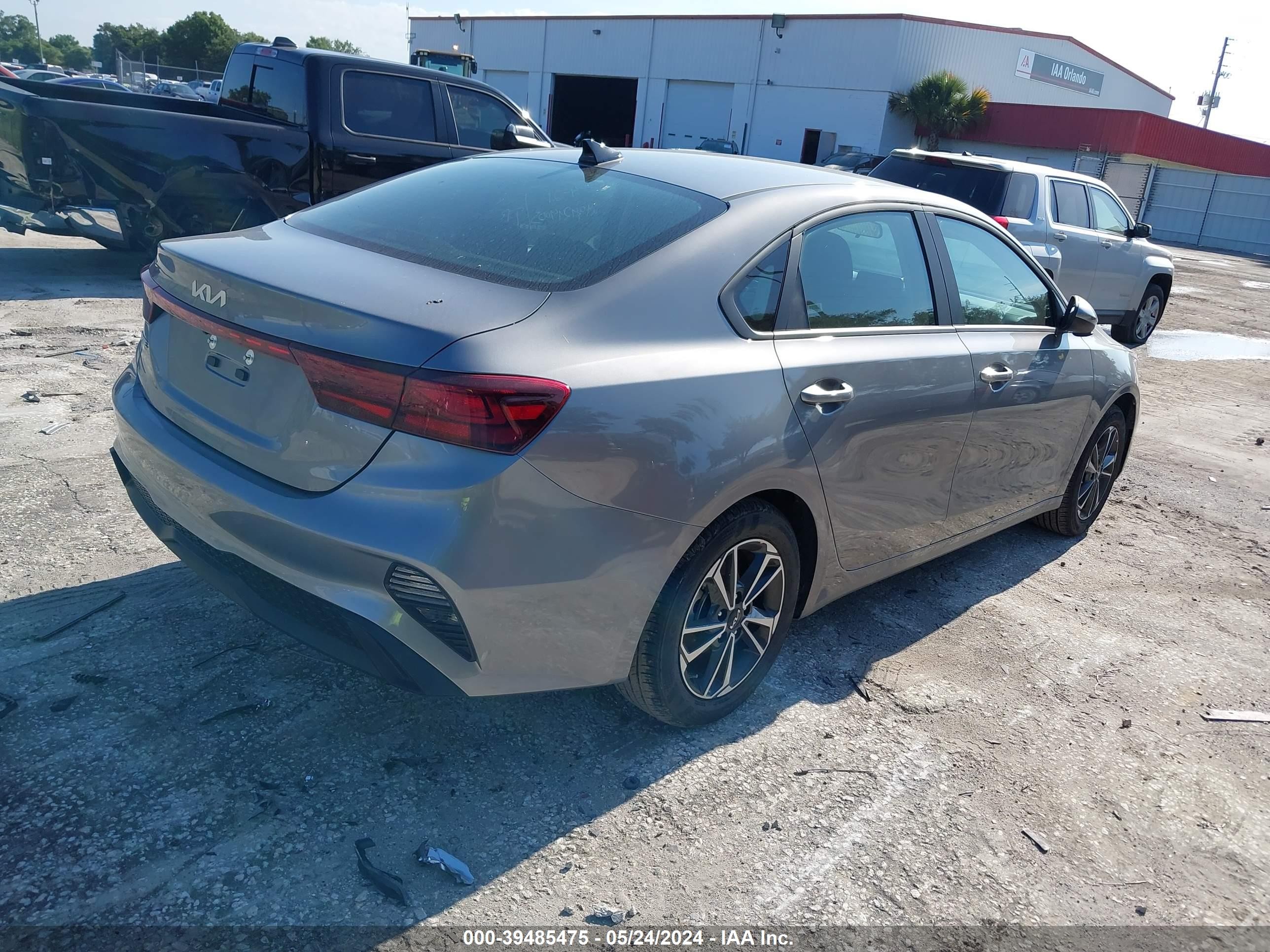 Photo 3 VIN: 3KPF24AD8RE728098 - KIA FORTE 