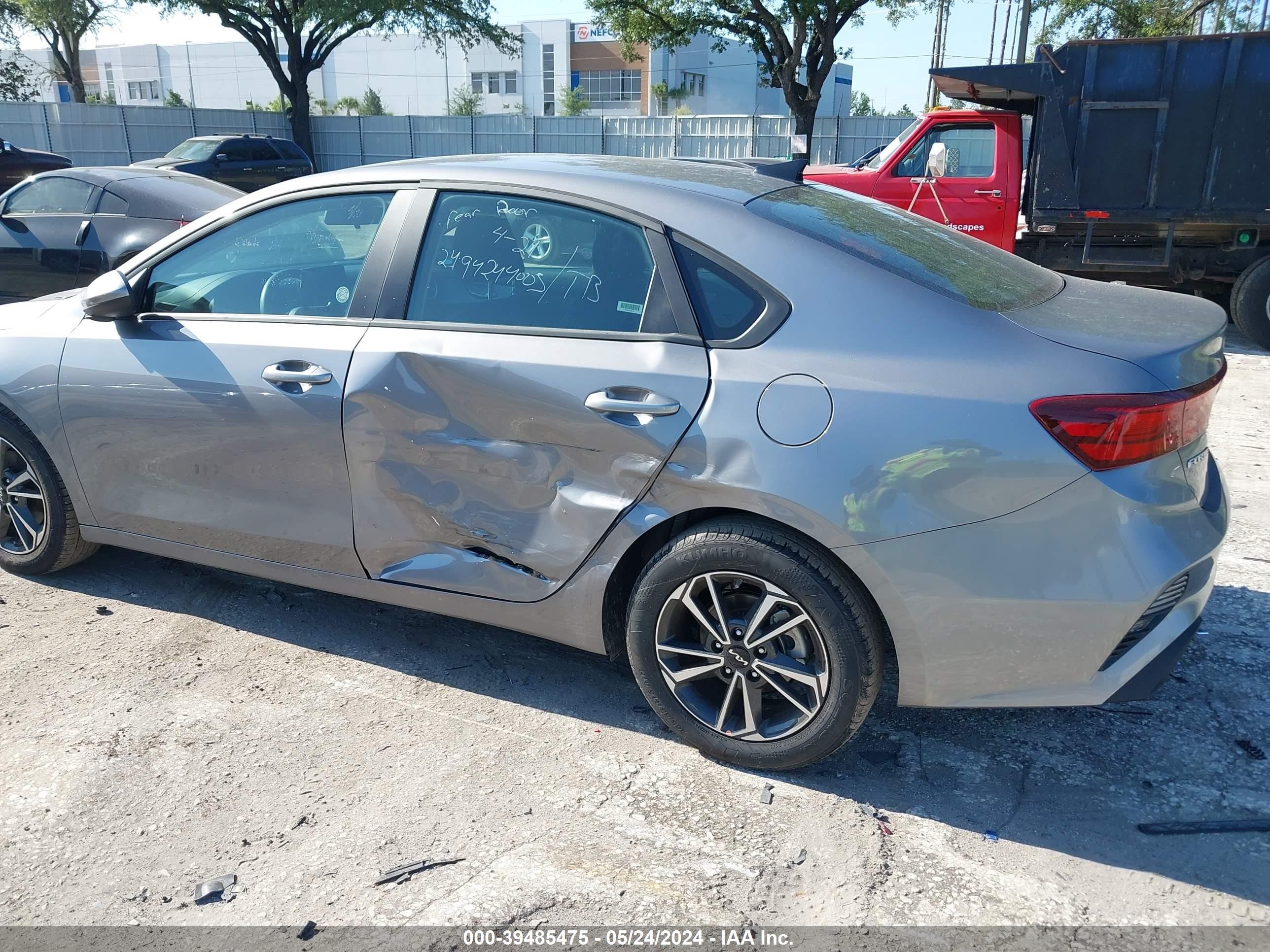 Photo 5 VIN: 3KPF24AD8RE728098 - KIA FORTE 