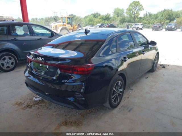 Photo 3 VIN: 3KPF24AD8RE800014 - KIA FORTE 