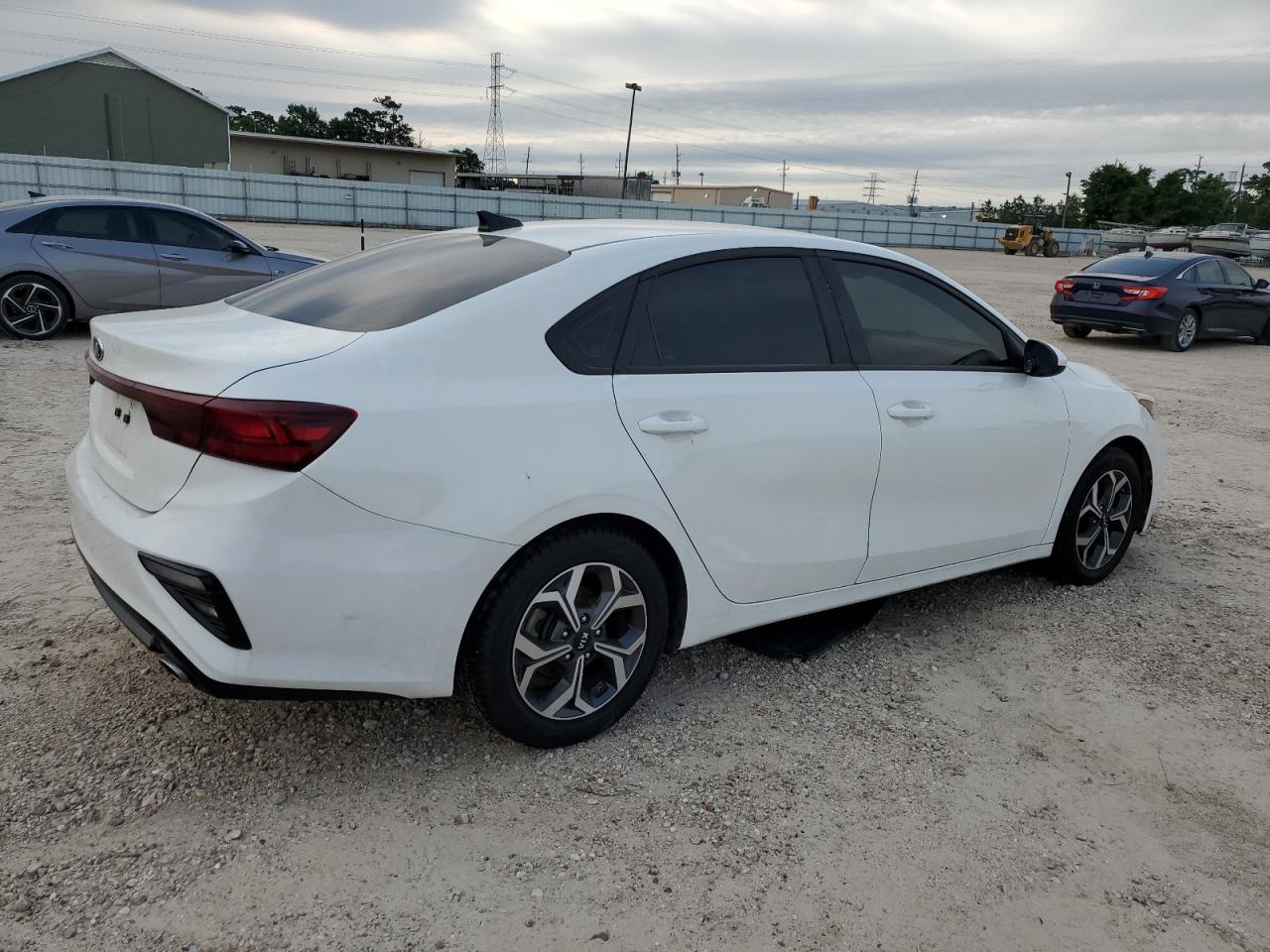 Photo 2 VIN: 3KPF24AD9KE111816 - KIA FORTE 