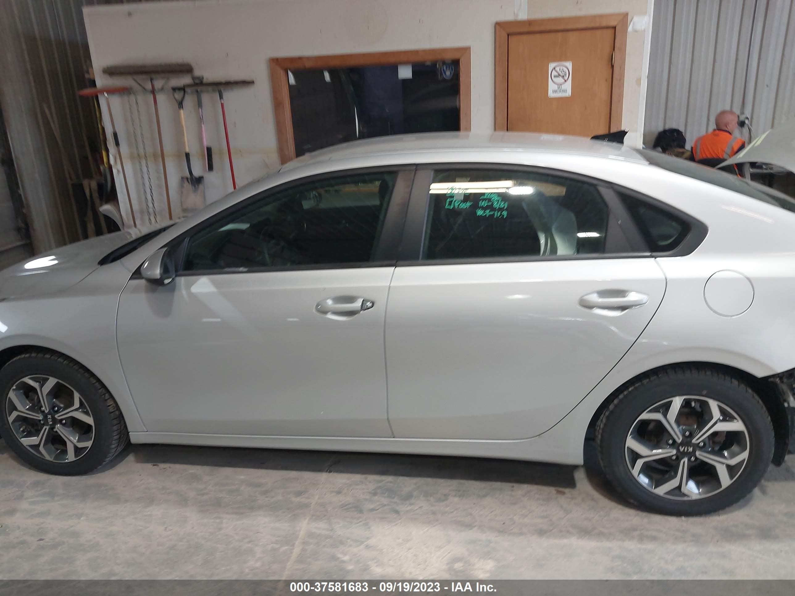 Photo 14 VIN: 3KPF24AD9KE112108 - KIA FORTE 