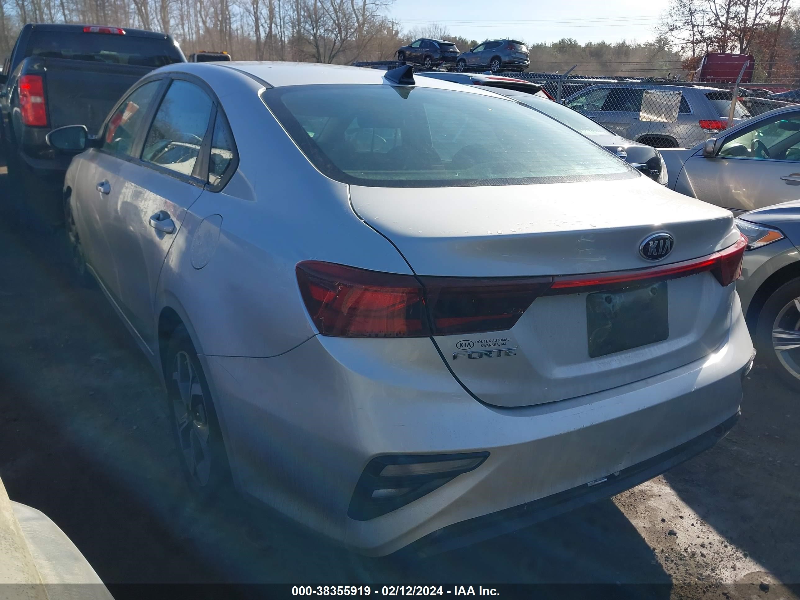 Photo 2 VIN: 3KPF24AD9KE125280 - KIA FORTE 