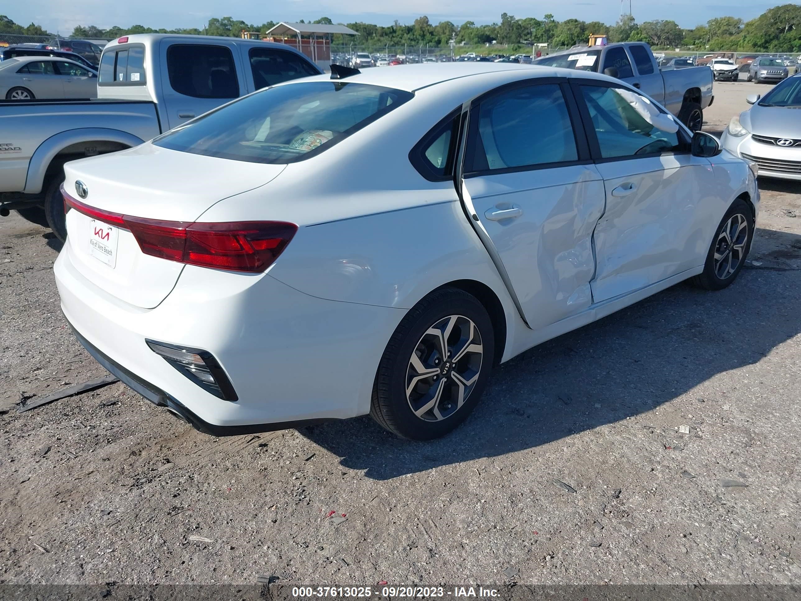 Photo 3 VIN: 3KPF24AD9LE212856 - KIA FORTE 