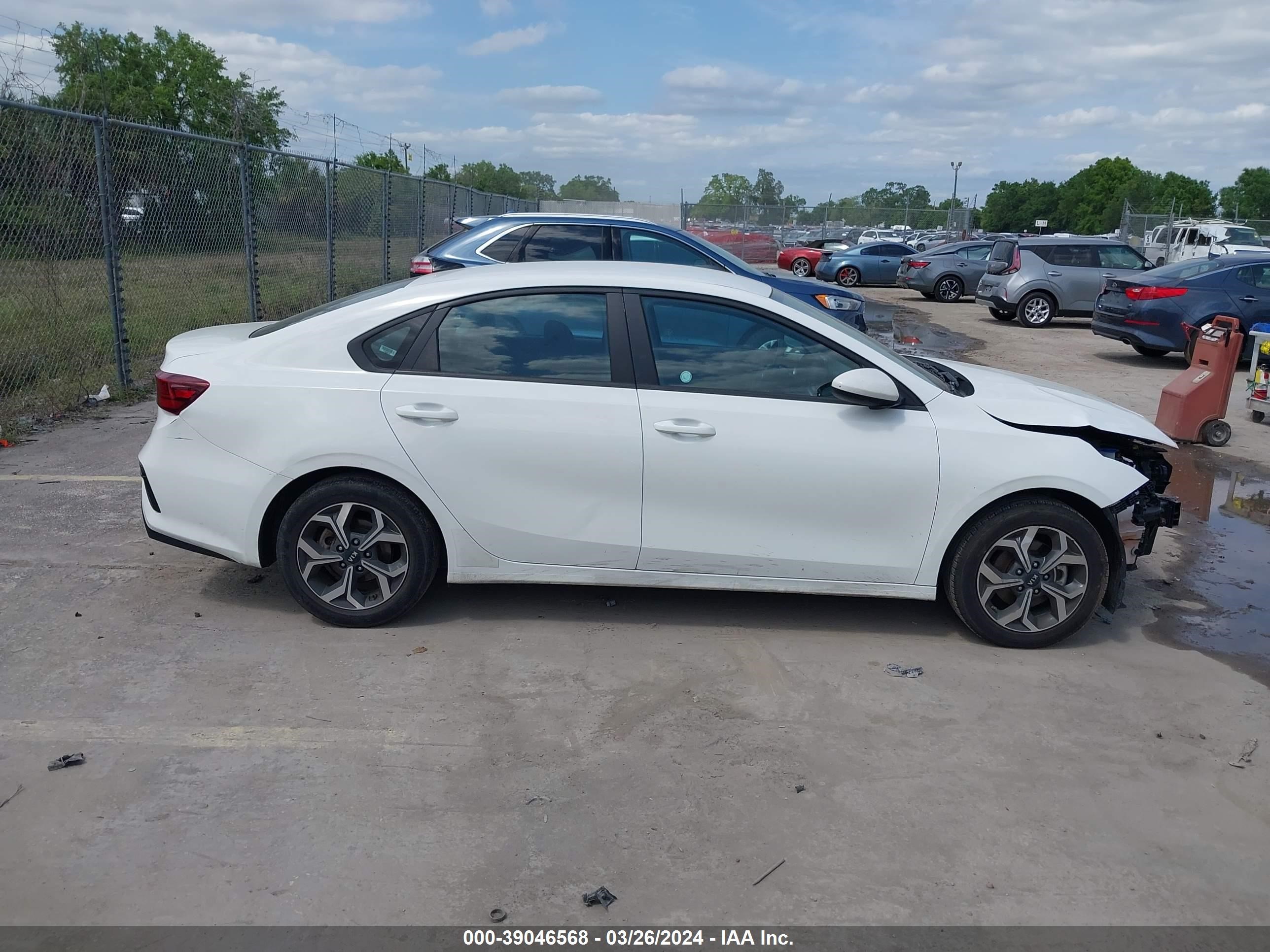 Photo 12 VIN: 3KPF24AD9ME331153 - KIA FORTE 