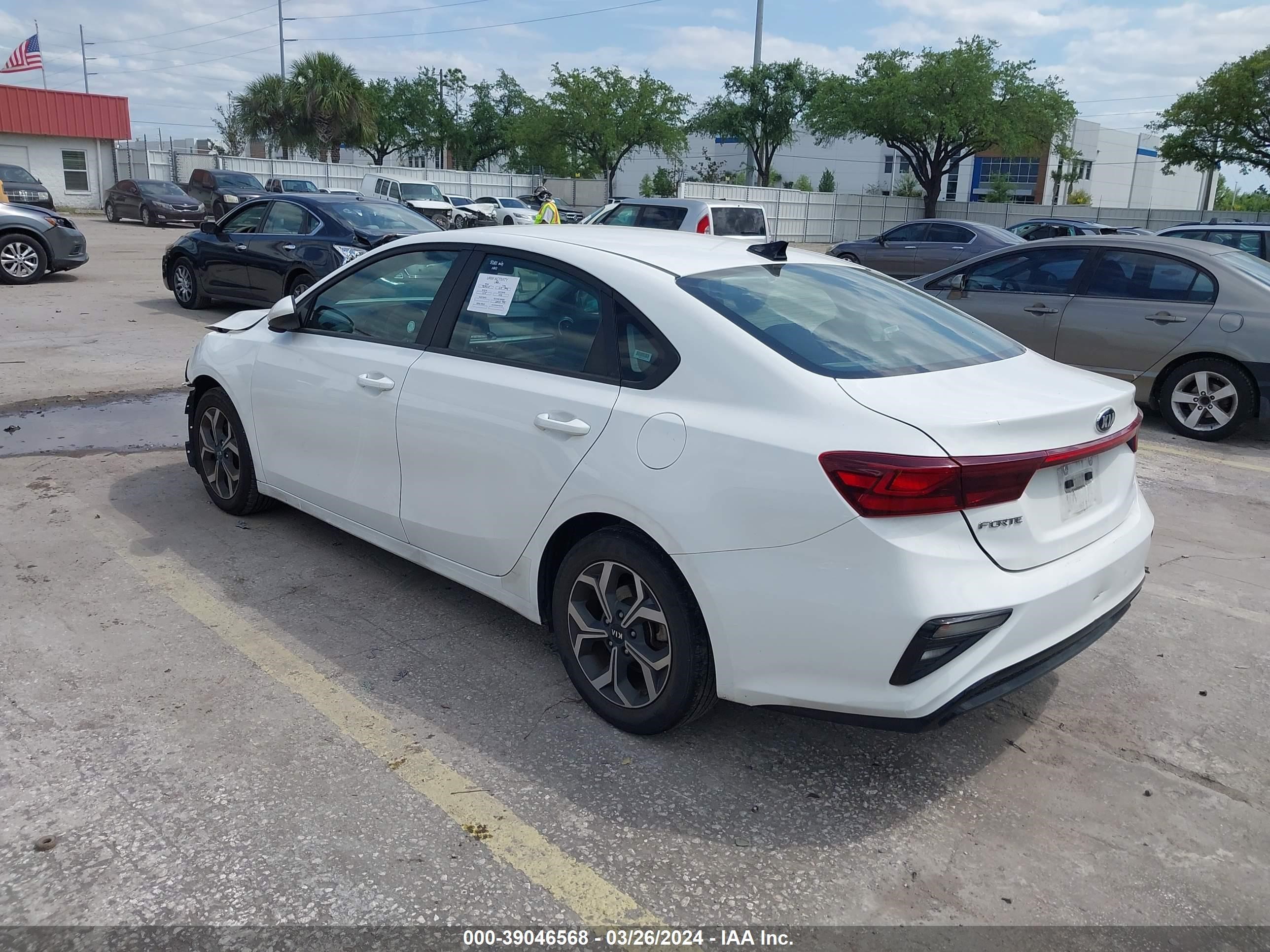 Photo 2 VIN: 3KPF24AD9ME331153 - KIA FORTE 