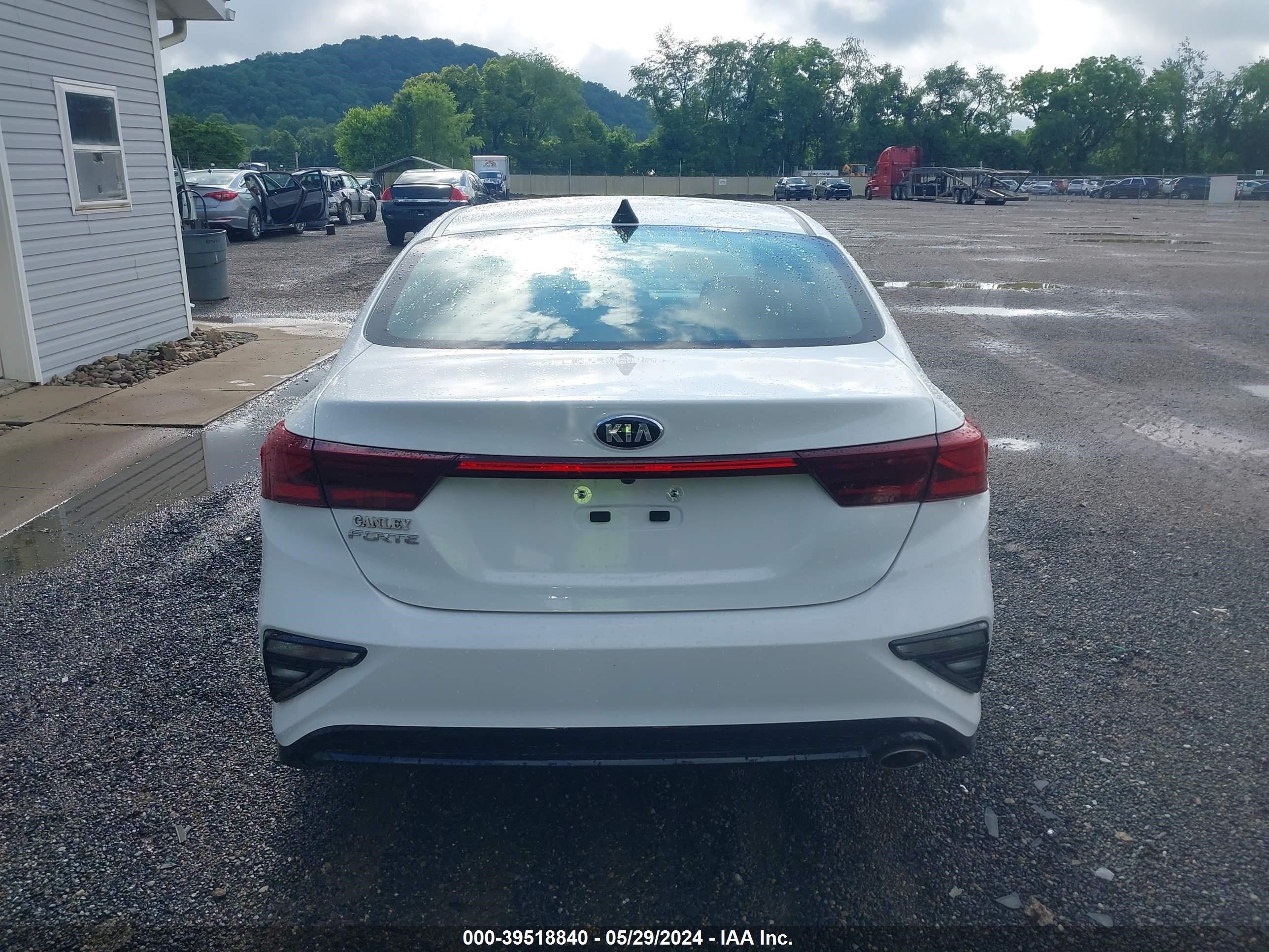 Photo 15 VIN: 3KPF24AD9ME378800 - KIA FORTE 