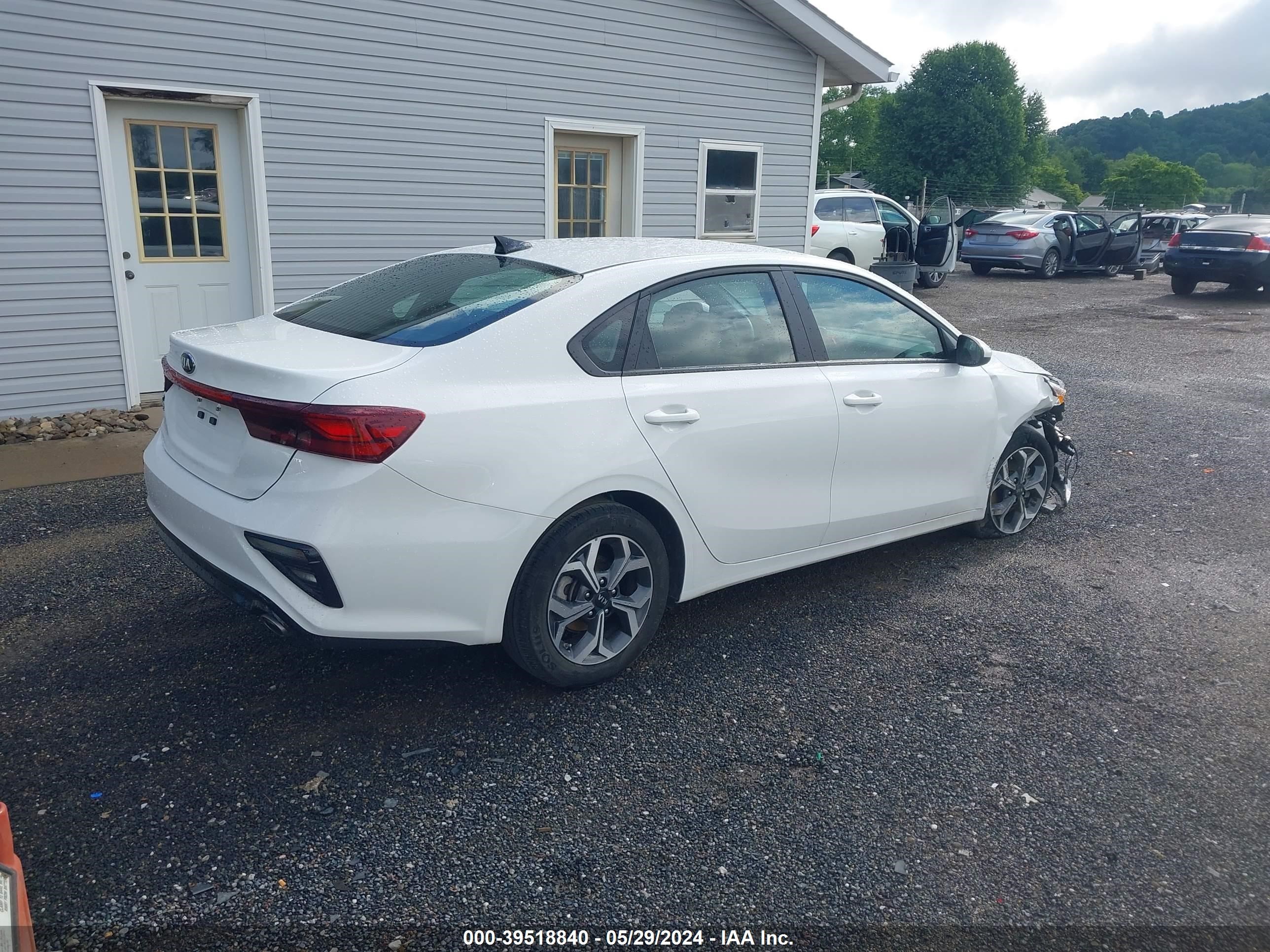 Photo 3 VIN: 3KPF24AD9ME378800 - KIA FORTE 