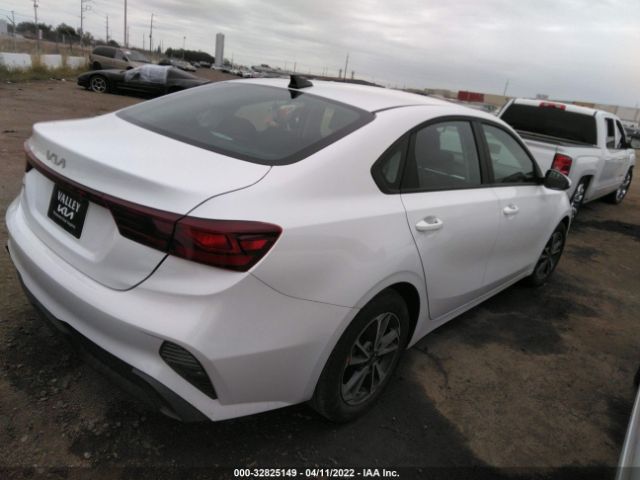 Photo 3 VIN: 3KPF24AD9NE431058 - KIA FORTE 