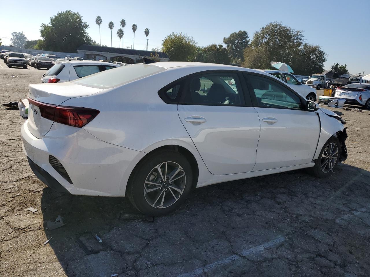 Photo 2 VIN: 3KPF24AD9PE561070 - KIA FORTE 