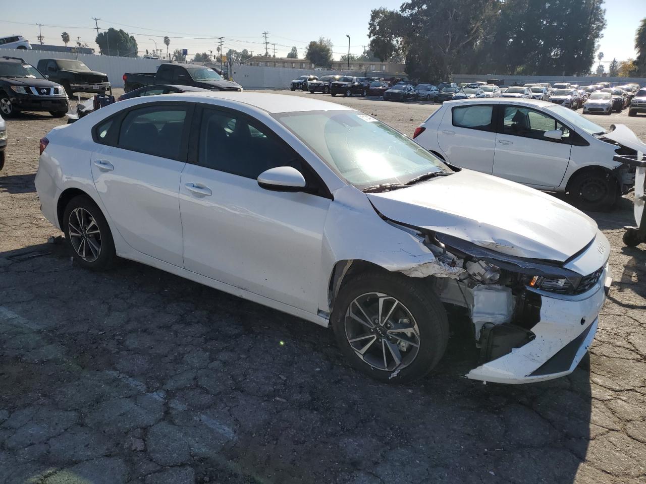 Photo 3 VIN: 3KPF24AD9PE561070 - KIA FORTE 