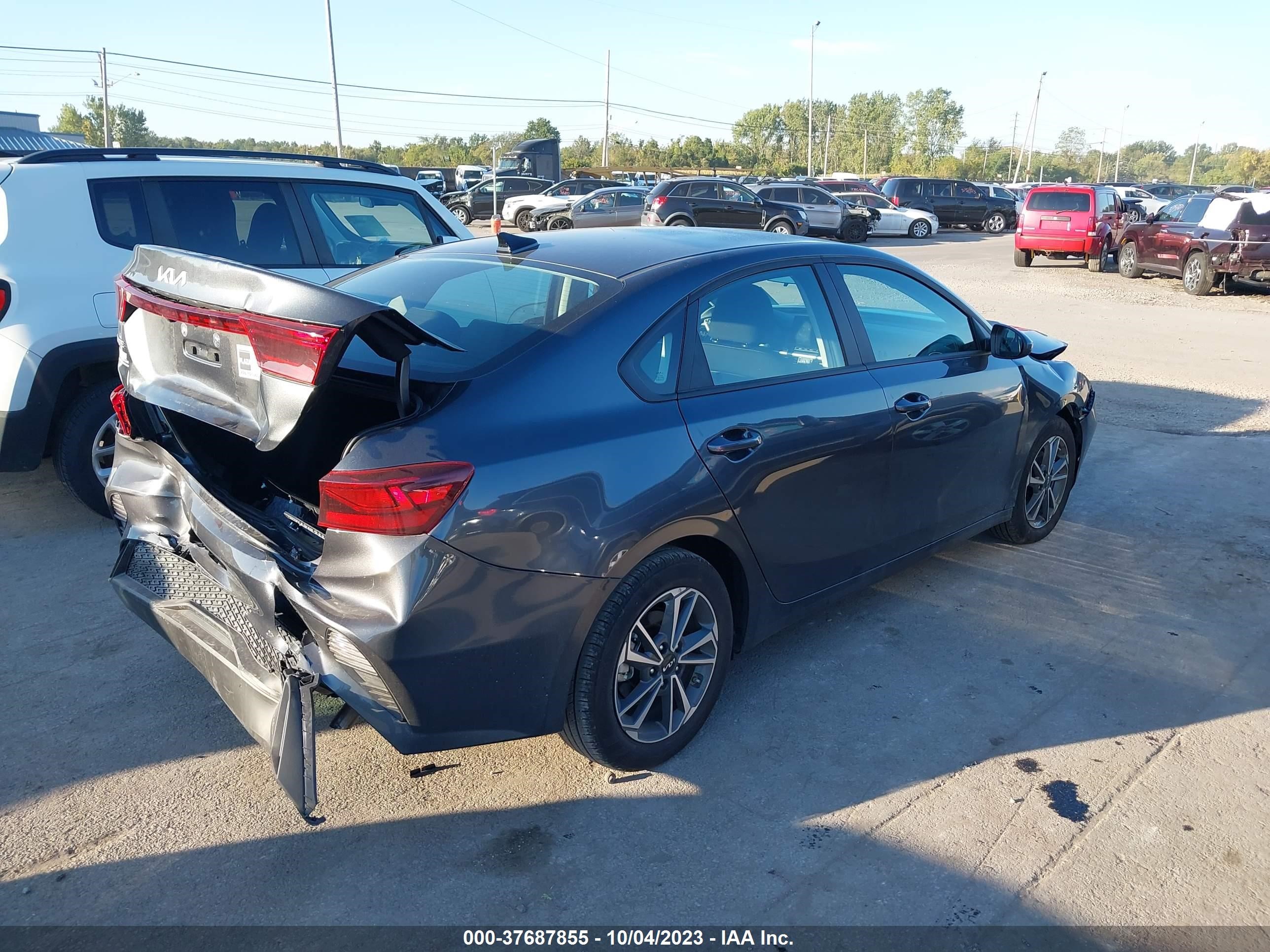 Photo 3 VIN: 3KPF24AD9PE668586 - KIA FORTE 