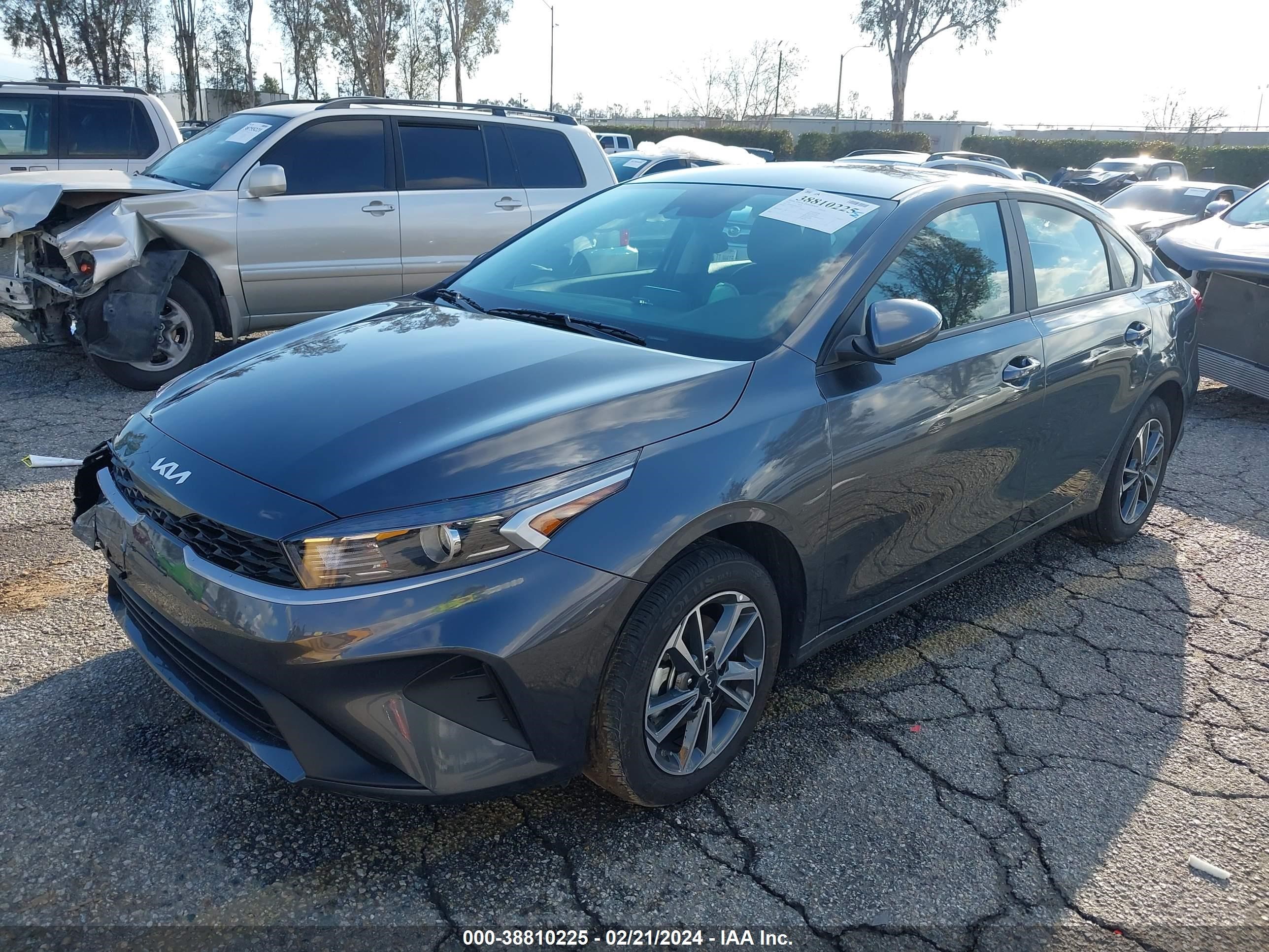 Photo 1 VIN: 3KPF24AD9RE701377 - KIA FORTE 