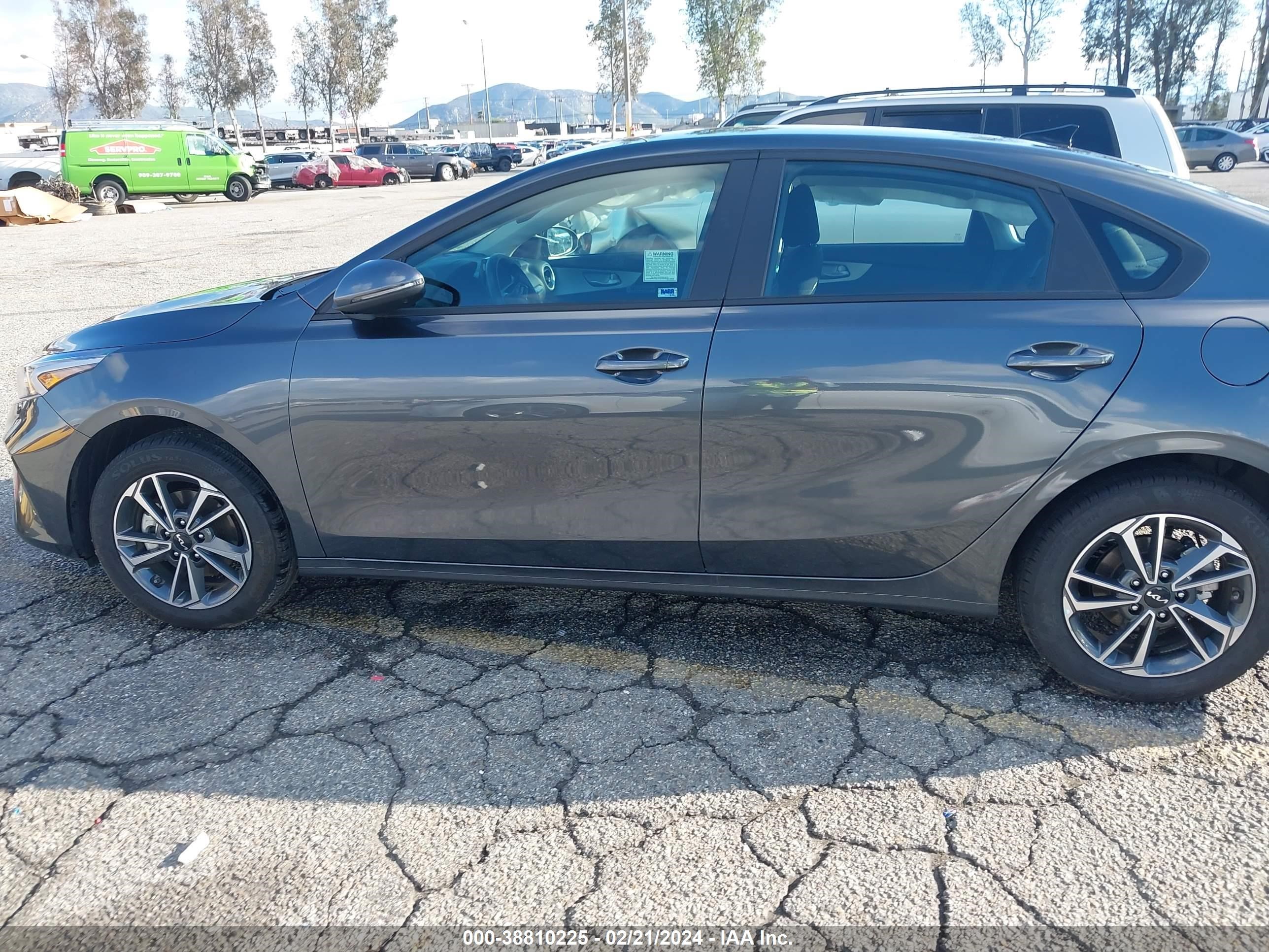 Photo 13 VIN: 3KPF24AD9RE701377 - KIA FORTE 