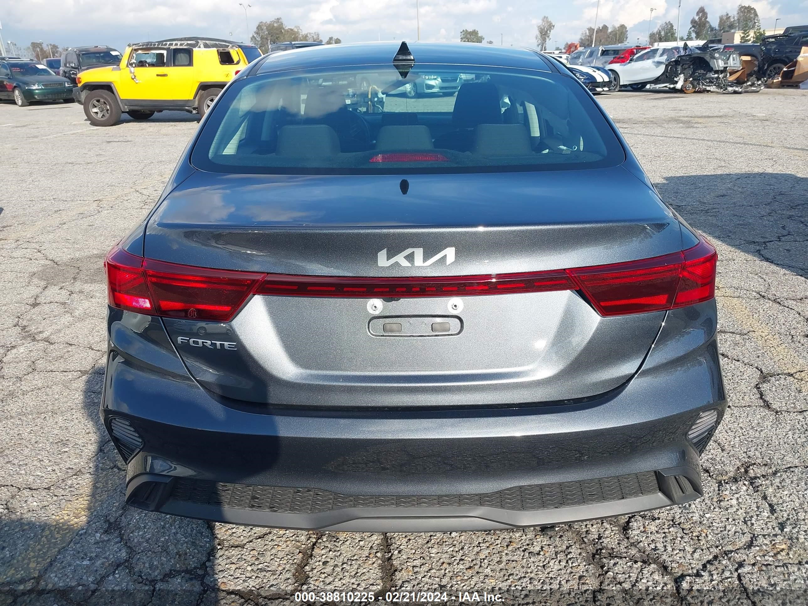 Photo 15 VIN: 3KPF24AD9RE701377 - KIA FORTE 